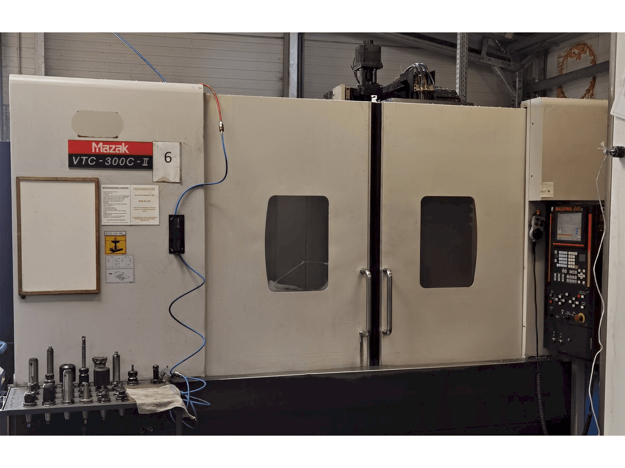Masina Mazak VTC 300 C II eestvaade