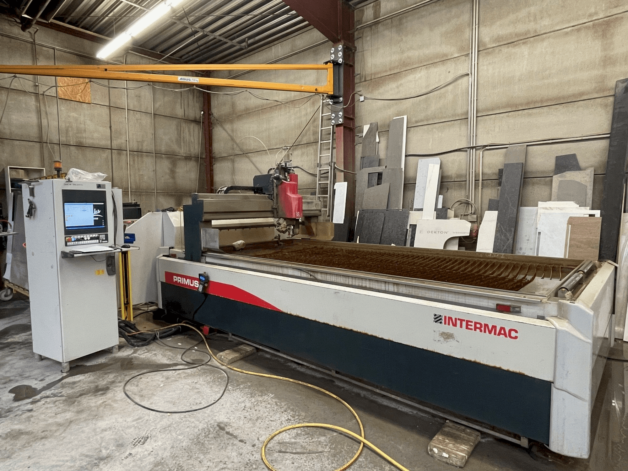 Masina Intermac Primus 184 eestvaade