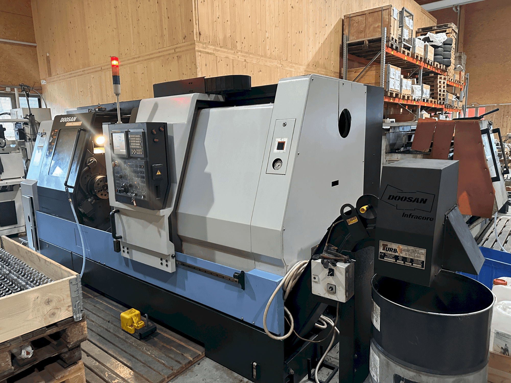 Masina DOOSAN Puma 2500XLY eestvaade