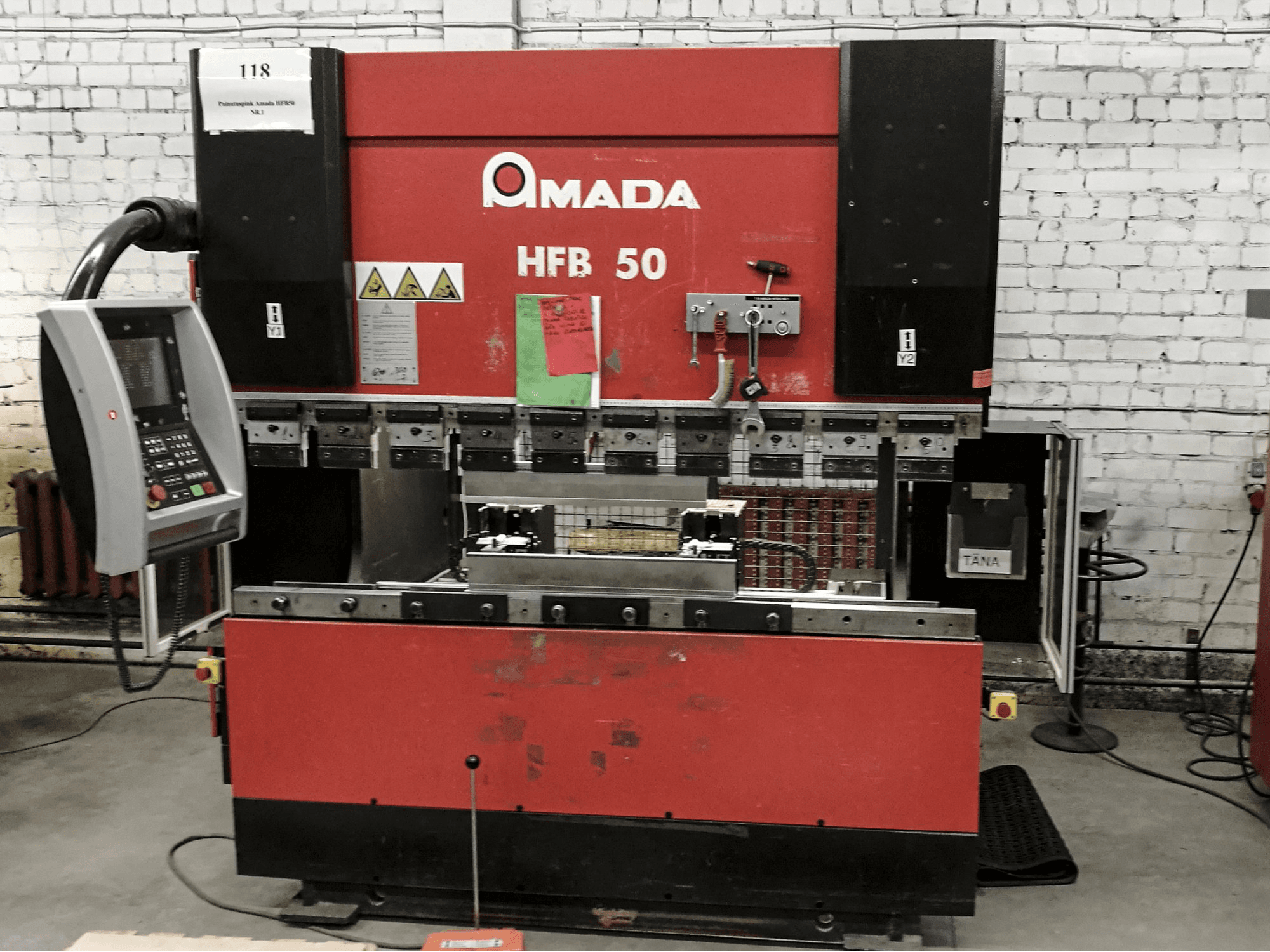 Masina AMADA HFB 50 eestvaade
