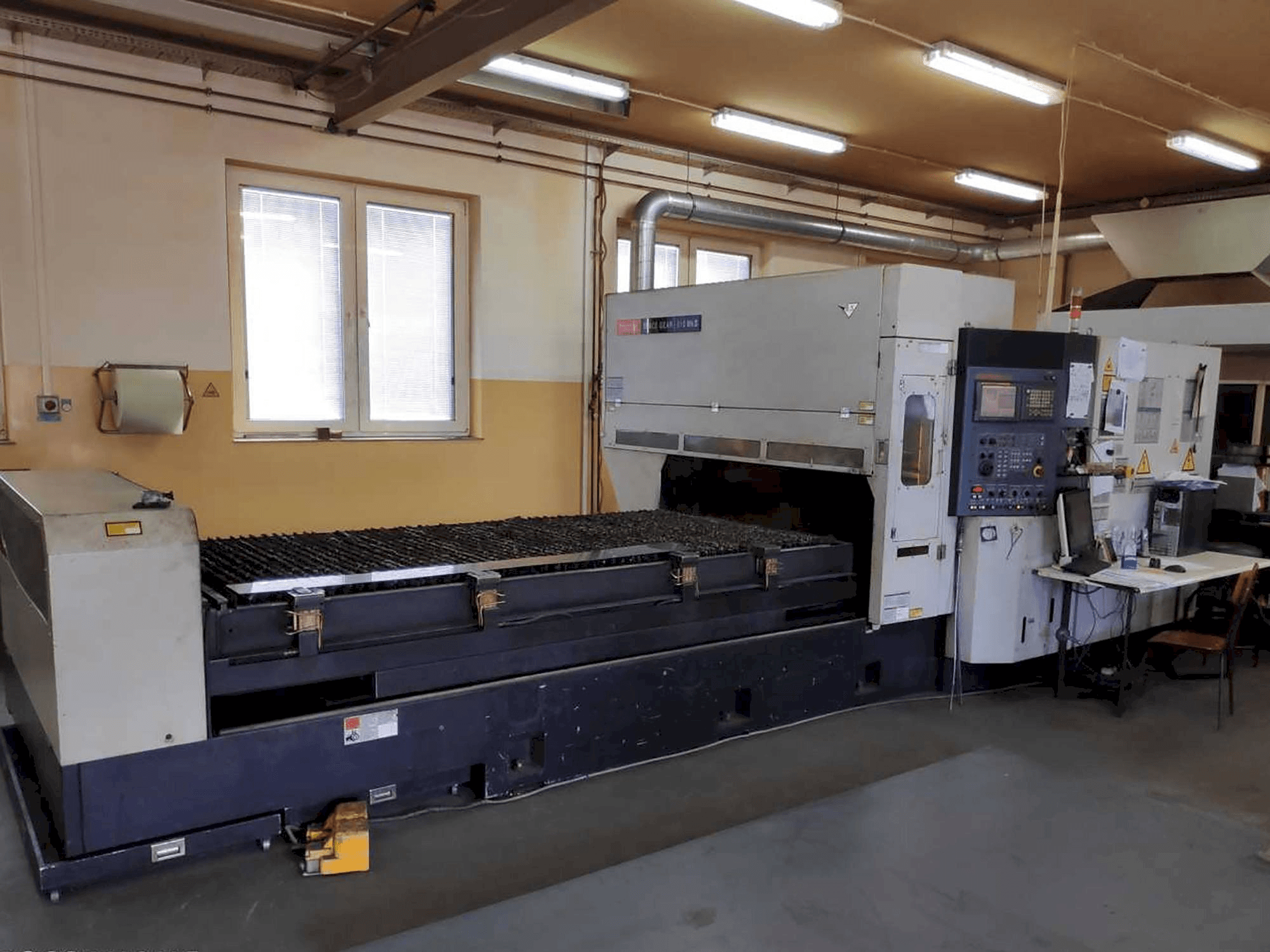 Masina Mazak Space Gear 510 Mk II eestvaade