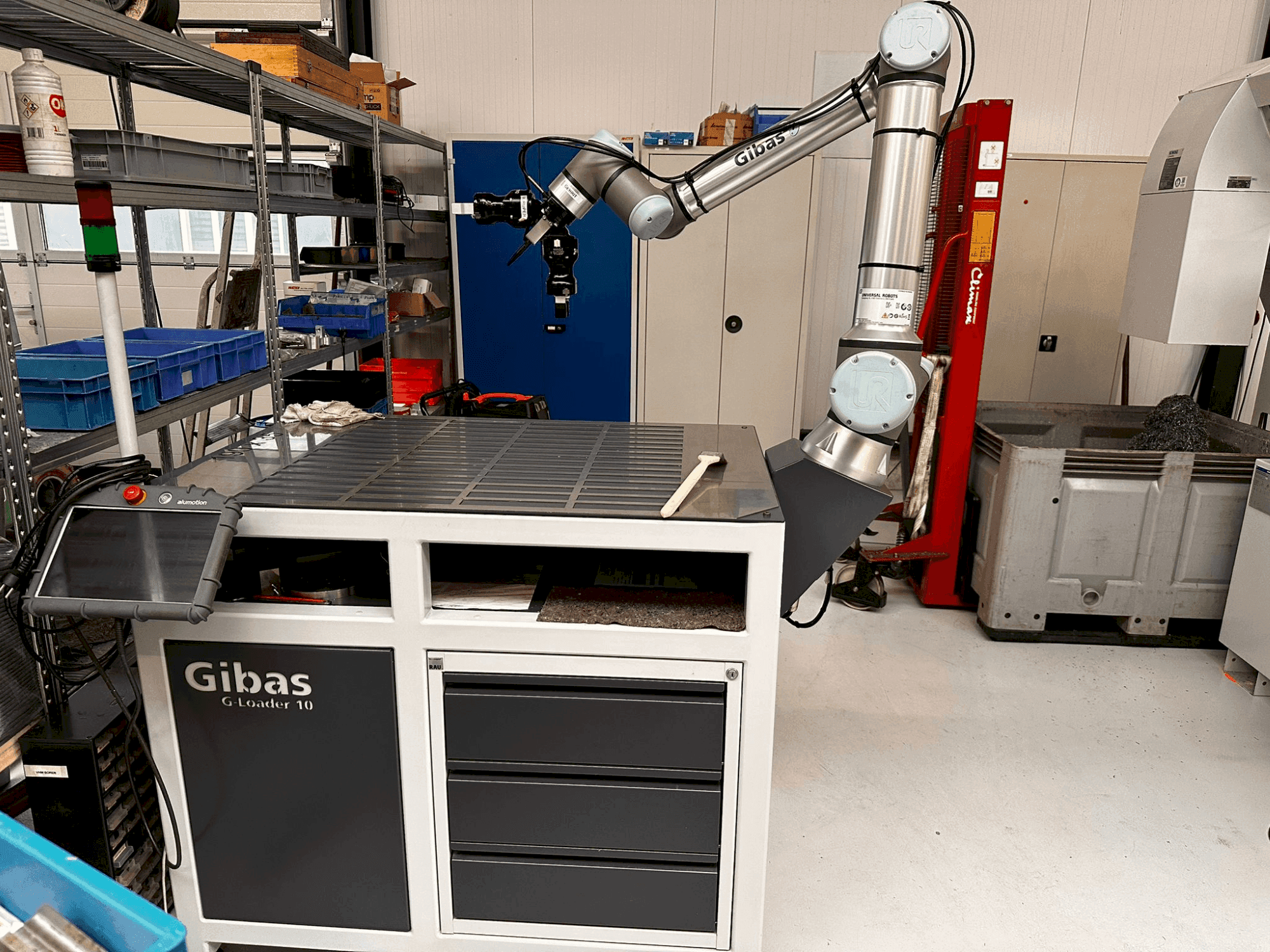Masina Universal Robots UR10e-Serie eestvaade
