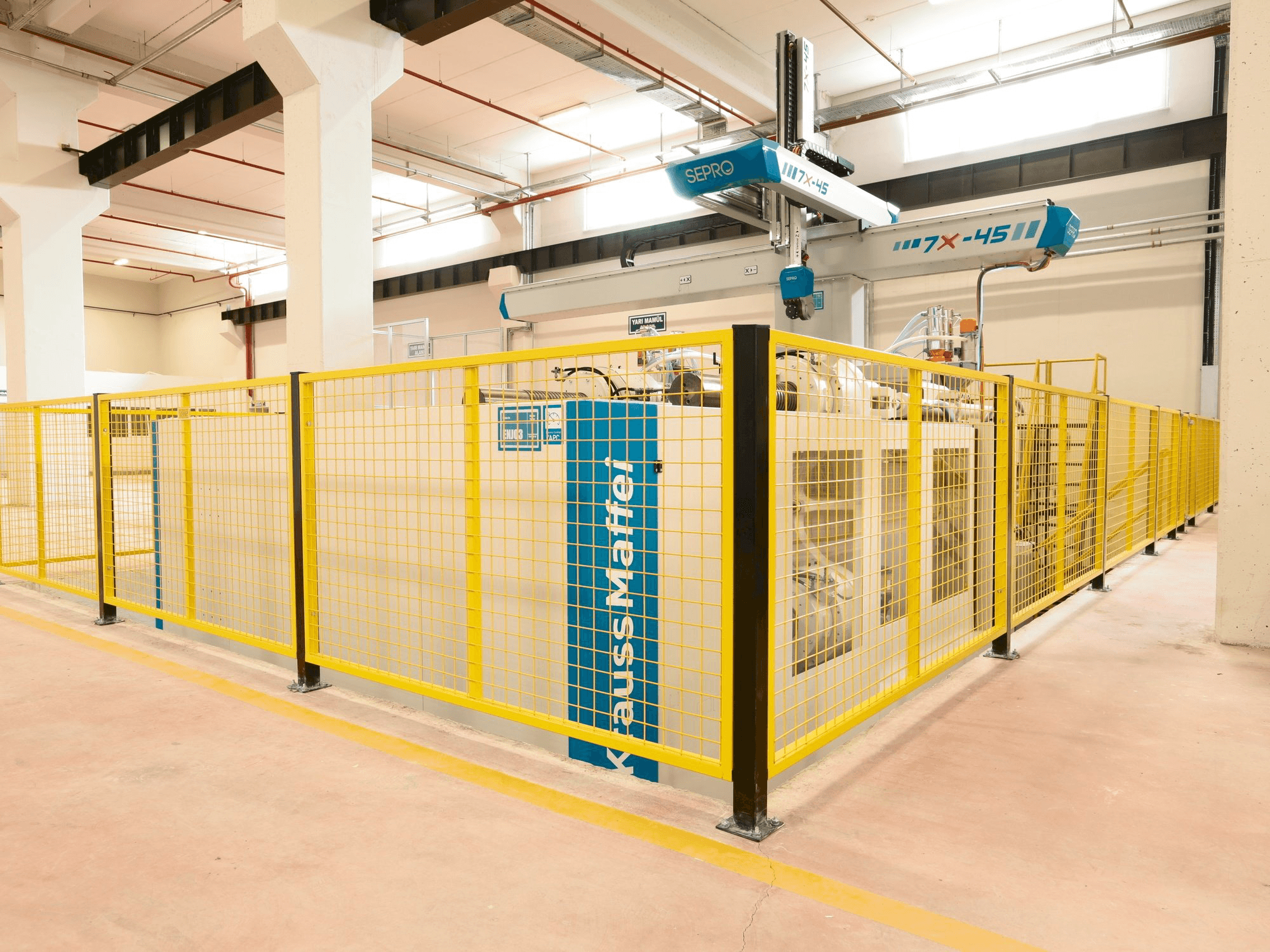 Masina Krauss Maffei 1300/8100 MX eestvaade