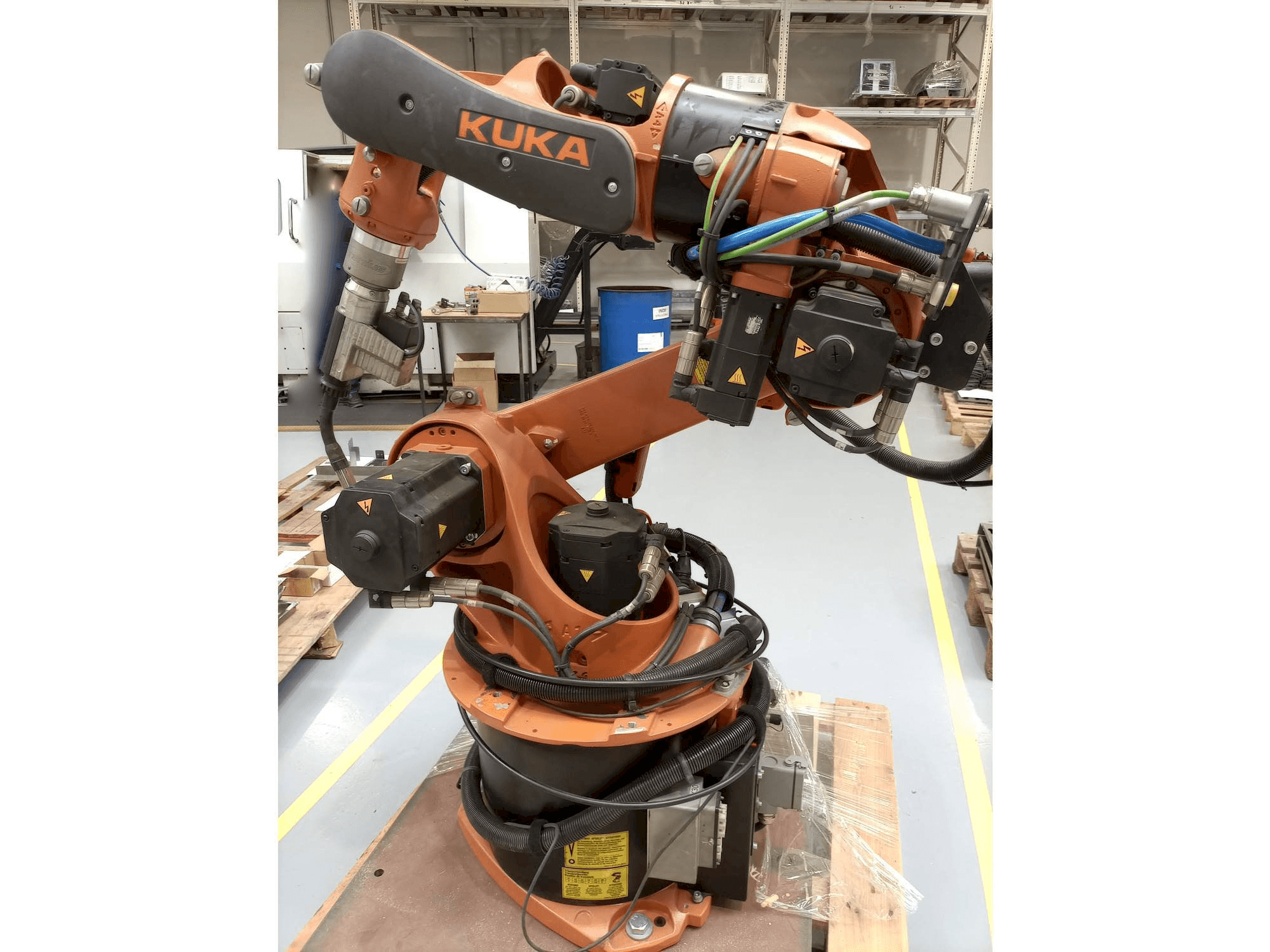 Masina KUKA KR16 ARC HW eestvaade