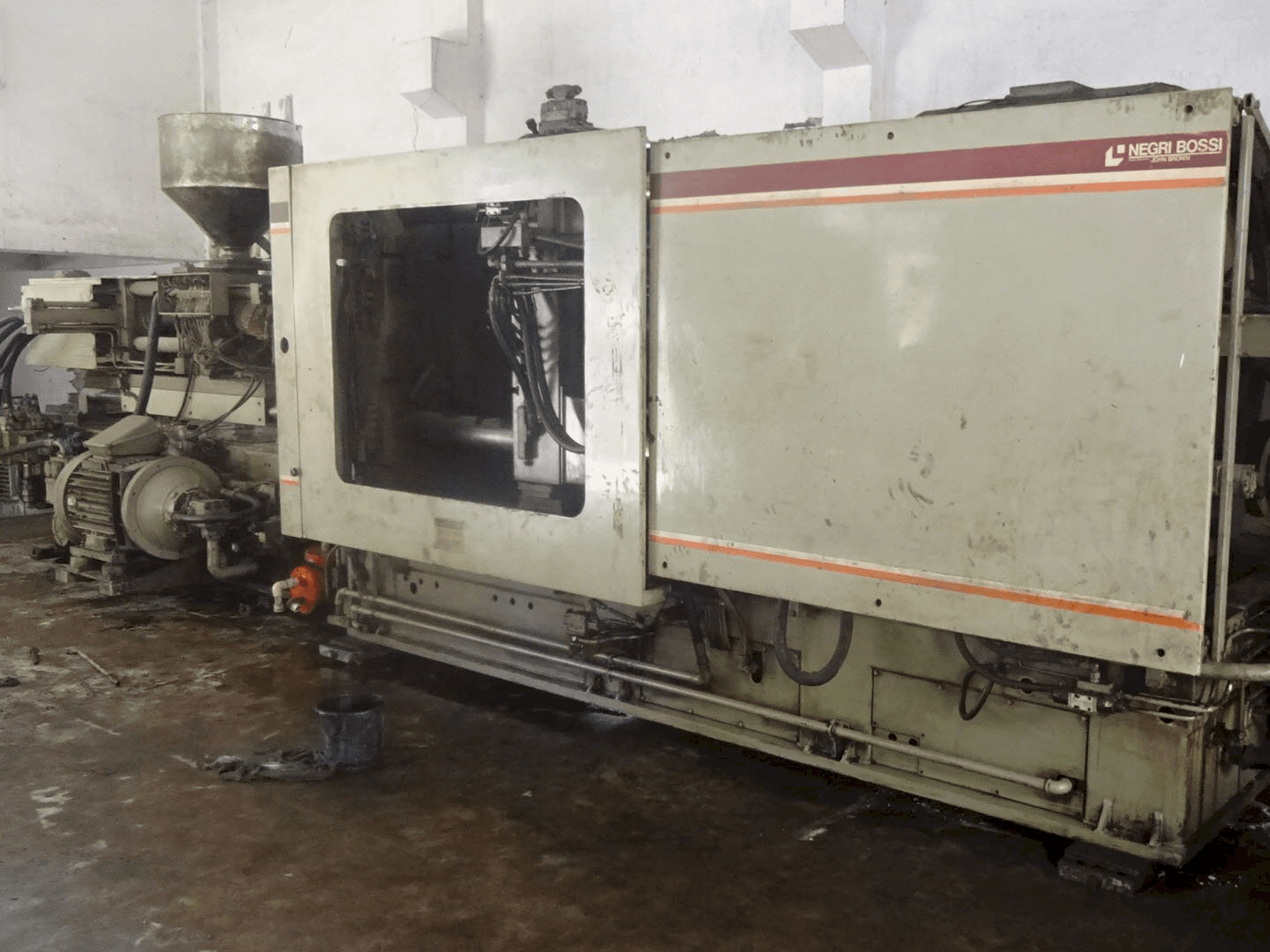 Right view of Negri Bossi NB 700 Machine