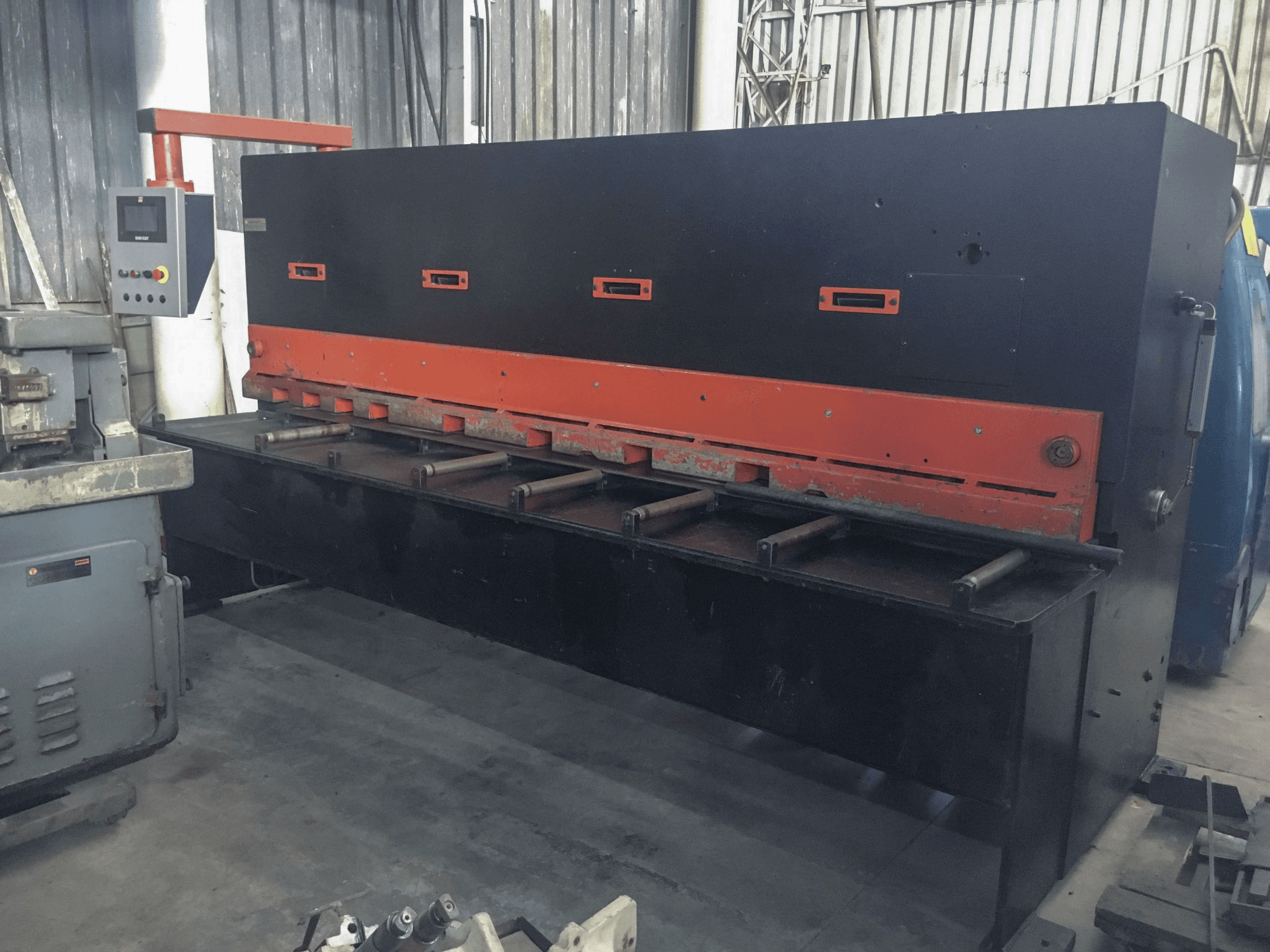 Masinavaade Durma DHGM 3006 paremalt