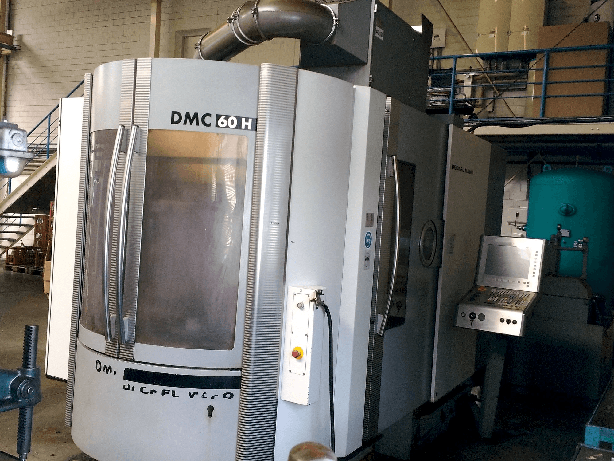 Masina DECKEL MAHO DMC 60H hi-dyn eestvaade
