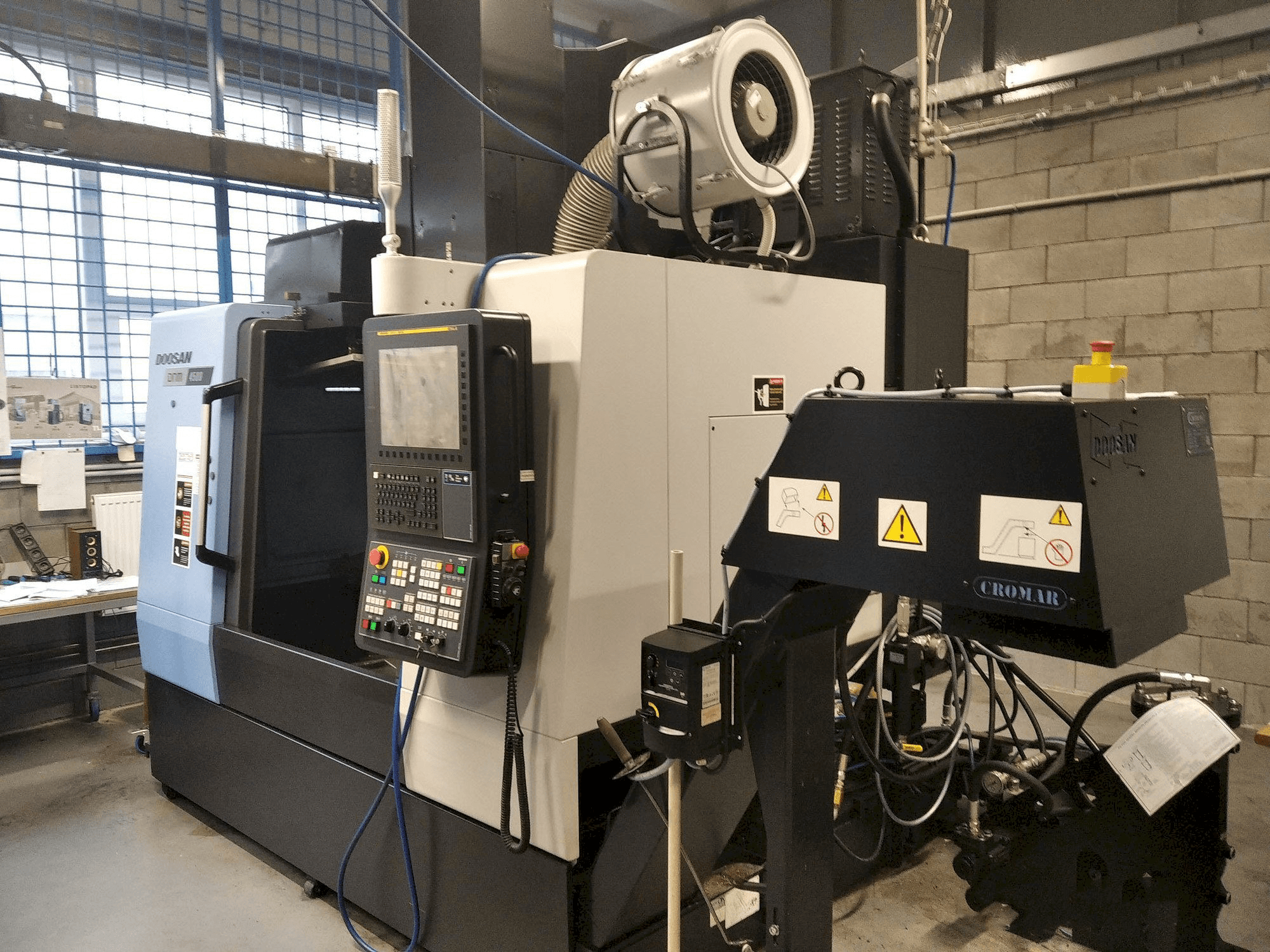 Masina DOOSAN DNM 4500 eestvaade