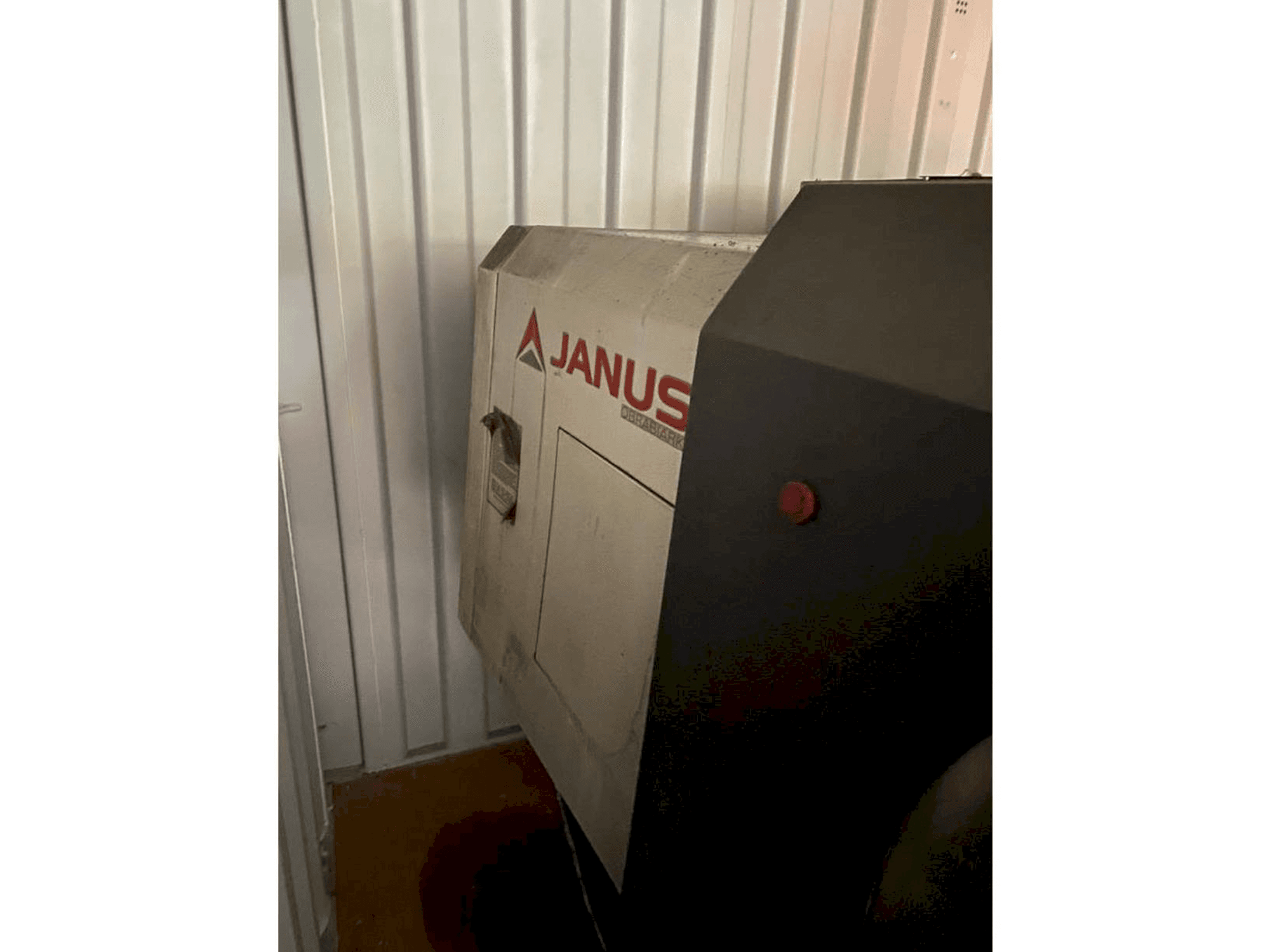 Masina JANUS TK610/1350 CNC eestvaade