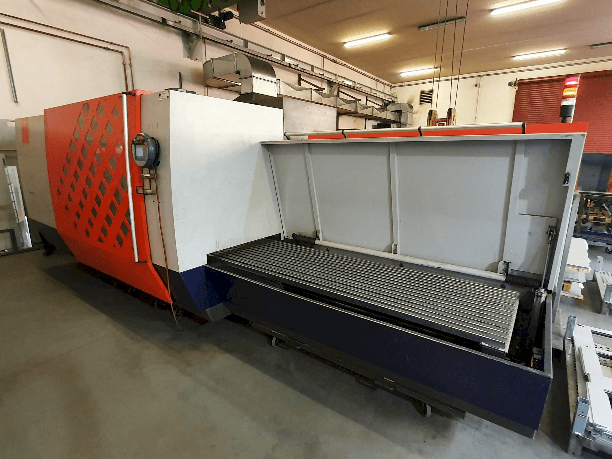 Masina Bystronic ByVention 3015 eestvaade