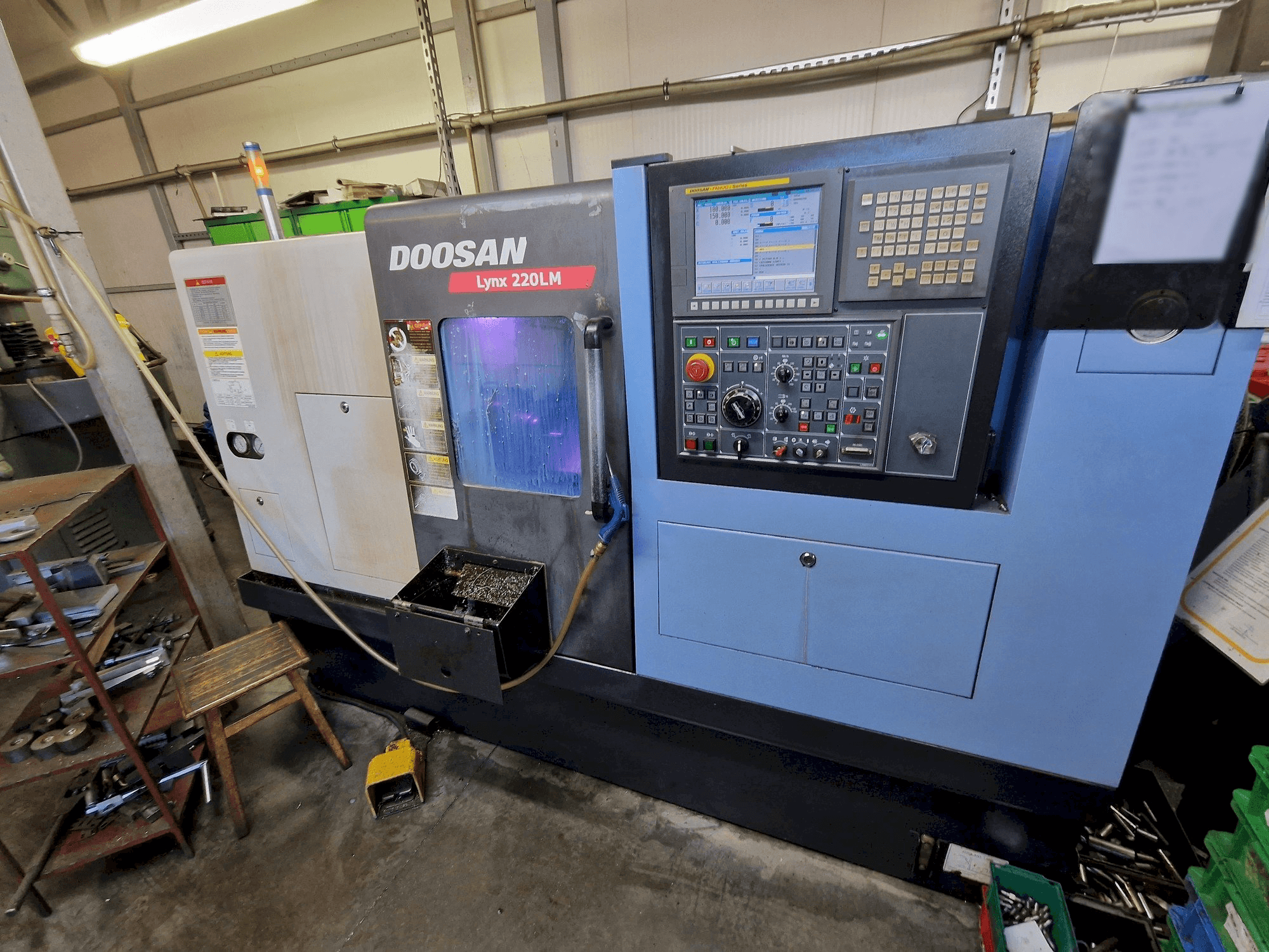 Masina Doosan LYNX 220 LMC eestvaade