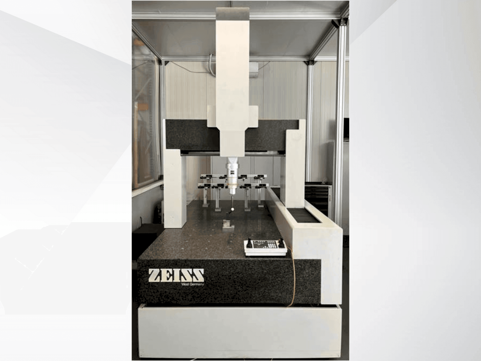 Masina ZEISS UMC 850 eestvaade