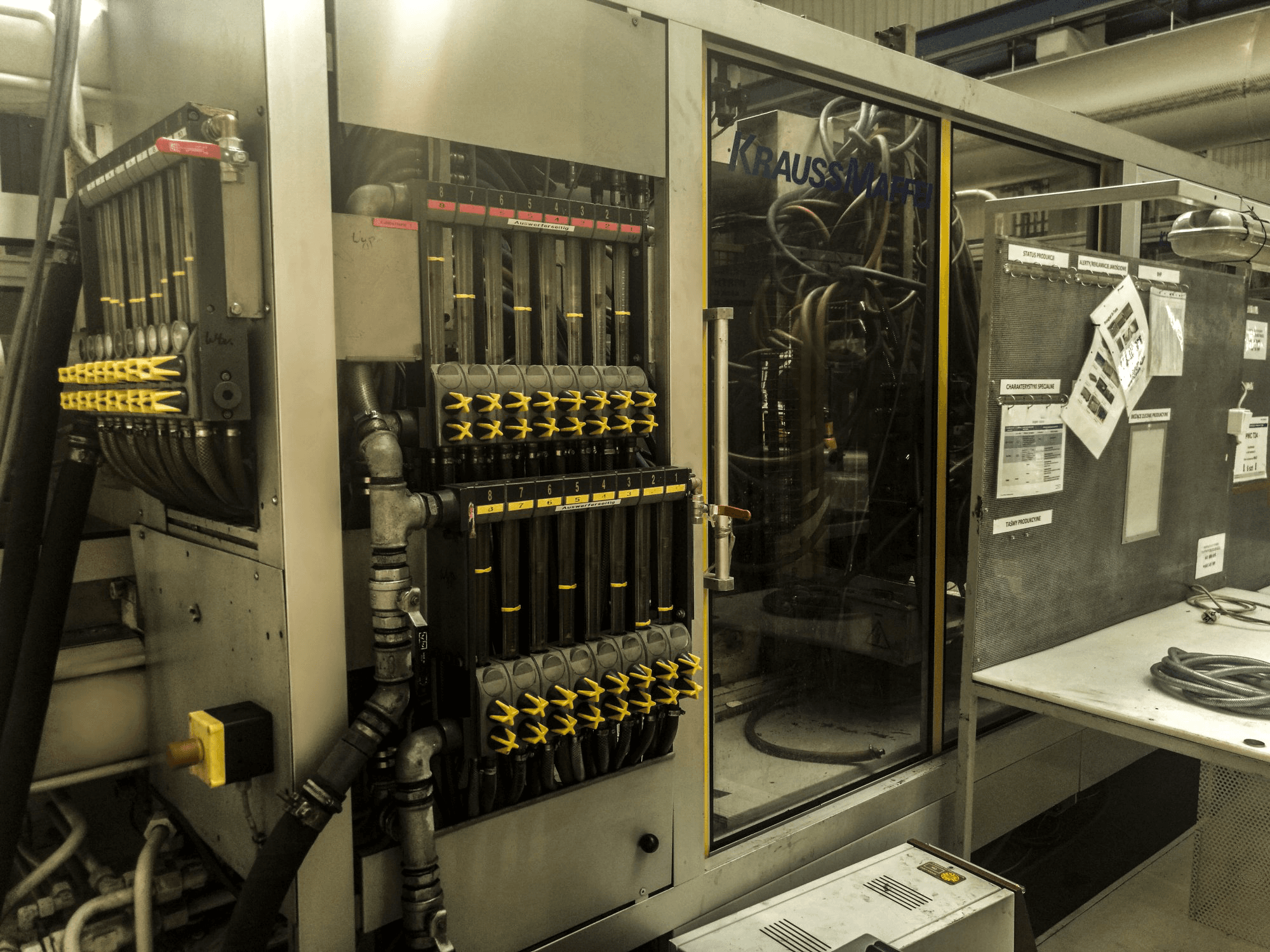 Masina Krauss Maffei 800-8000 MC eestvaade