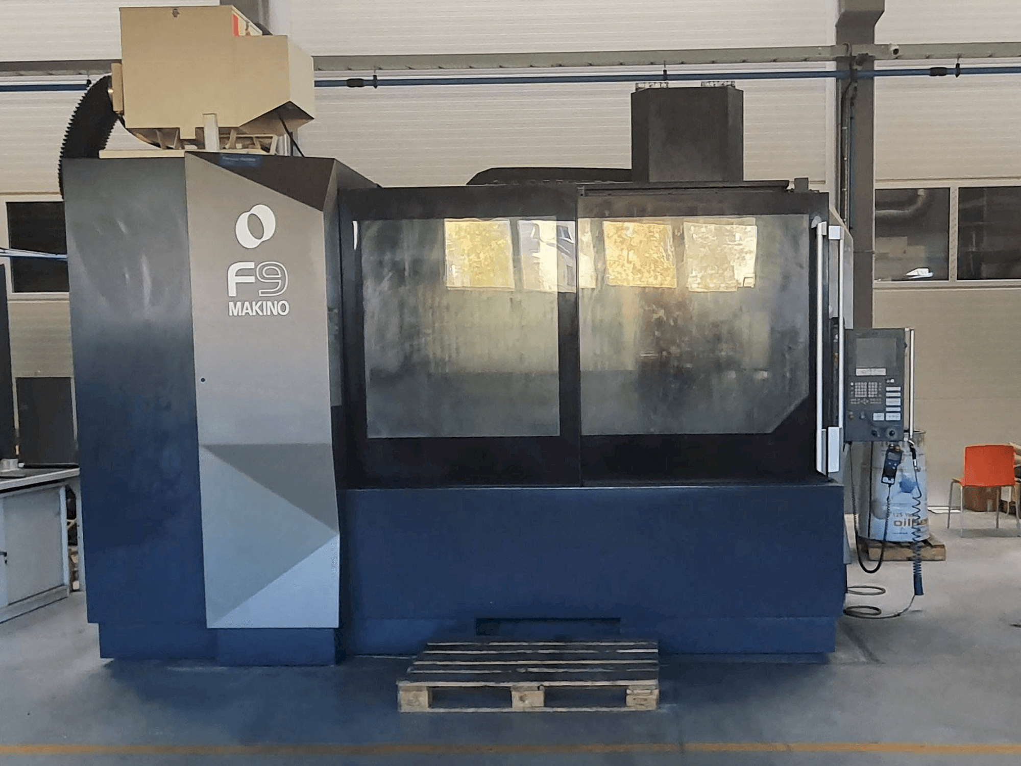 Masina Makino F9 eestvaade