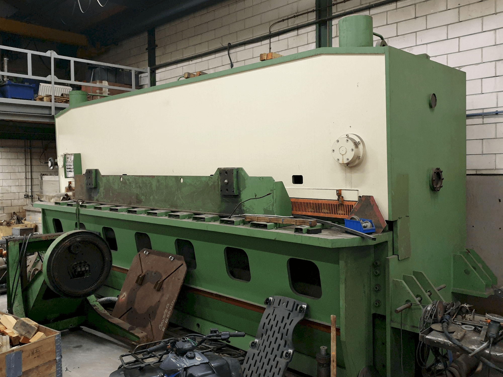 Masinavaade LVD MVS 62/16 paremalt