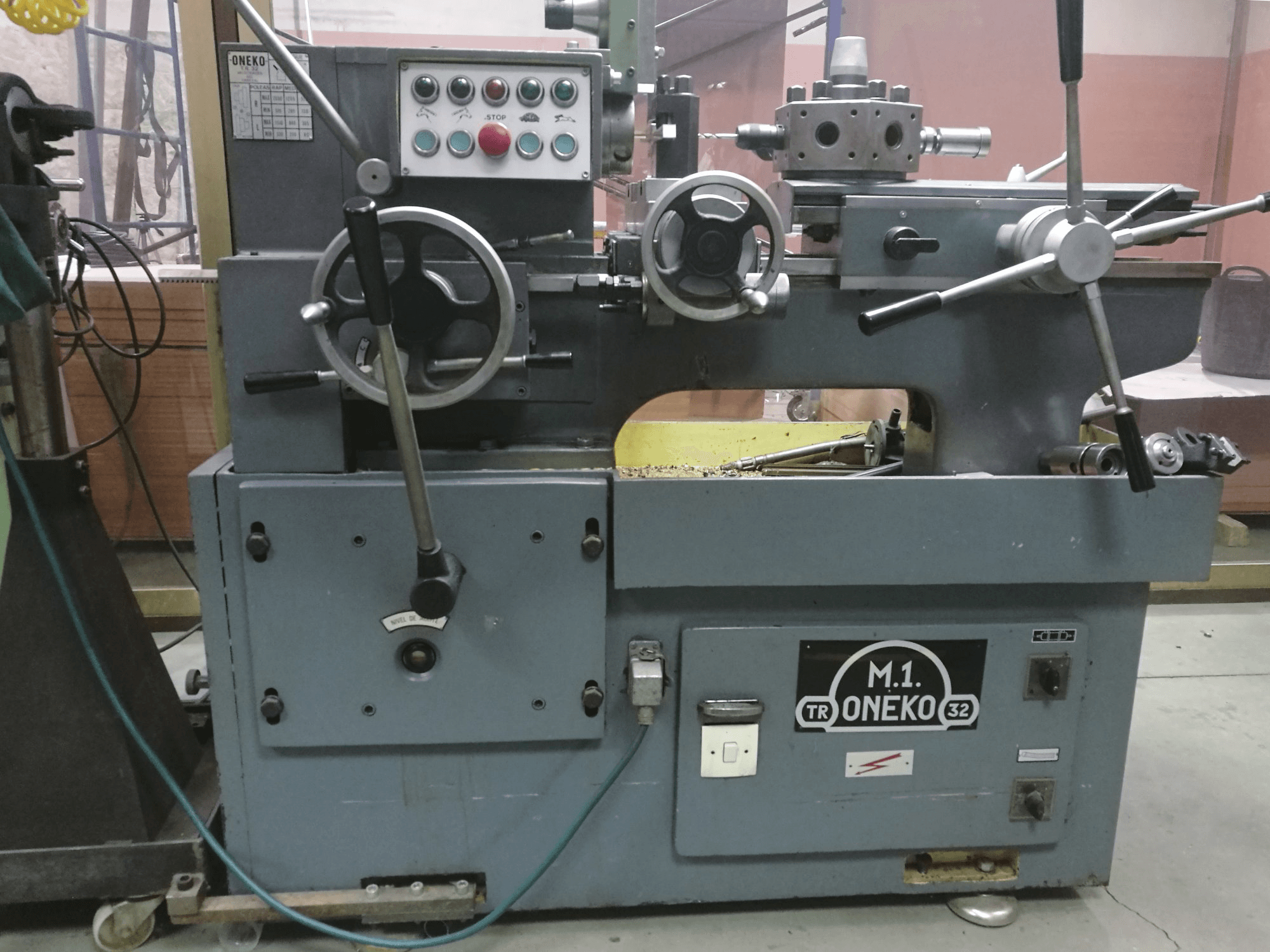 Masina ONEKO 32 eestvaade