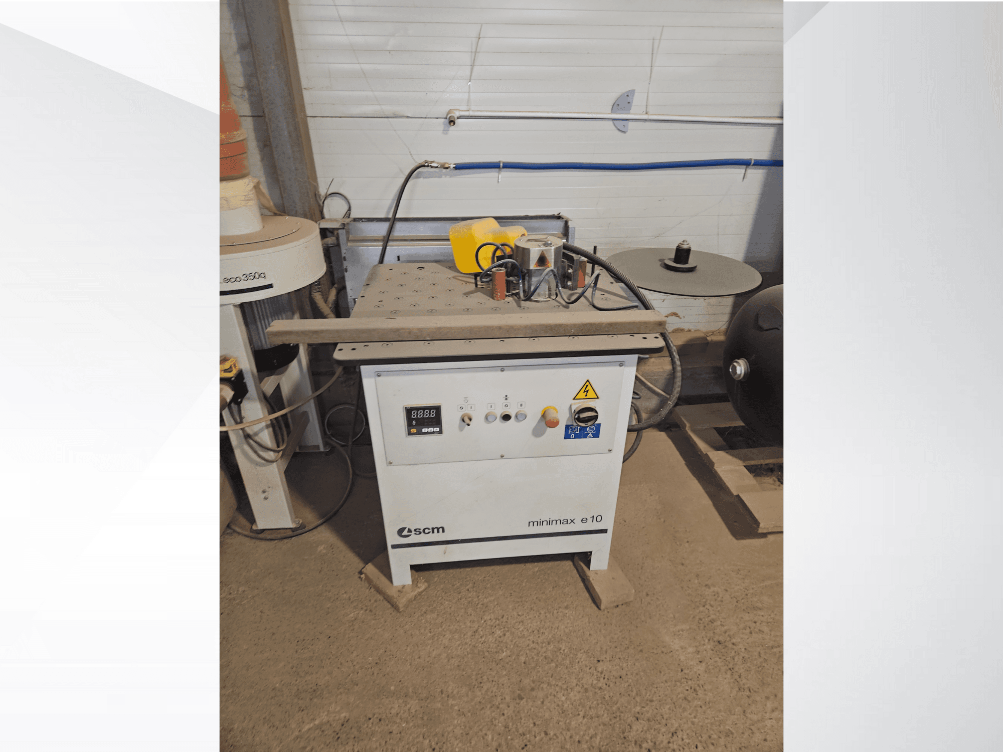 SCM Minimax E10 puidutöötlemismasin, esivaade, juhtpaneel, tolmuava ja reguleeritav tööpind.