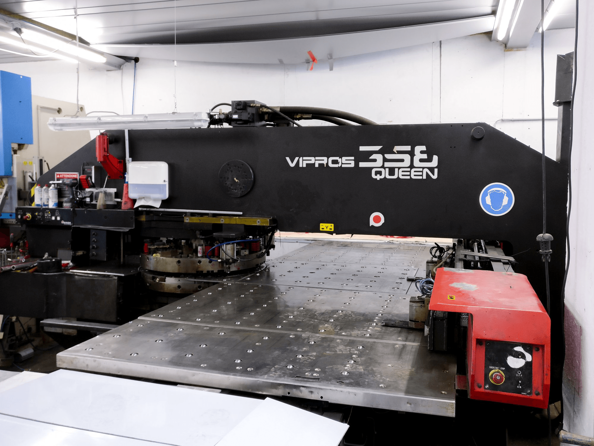Masinavaade AMADA Vipros 358 QUEEN paremalt