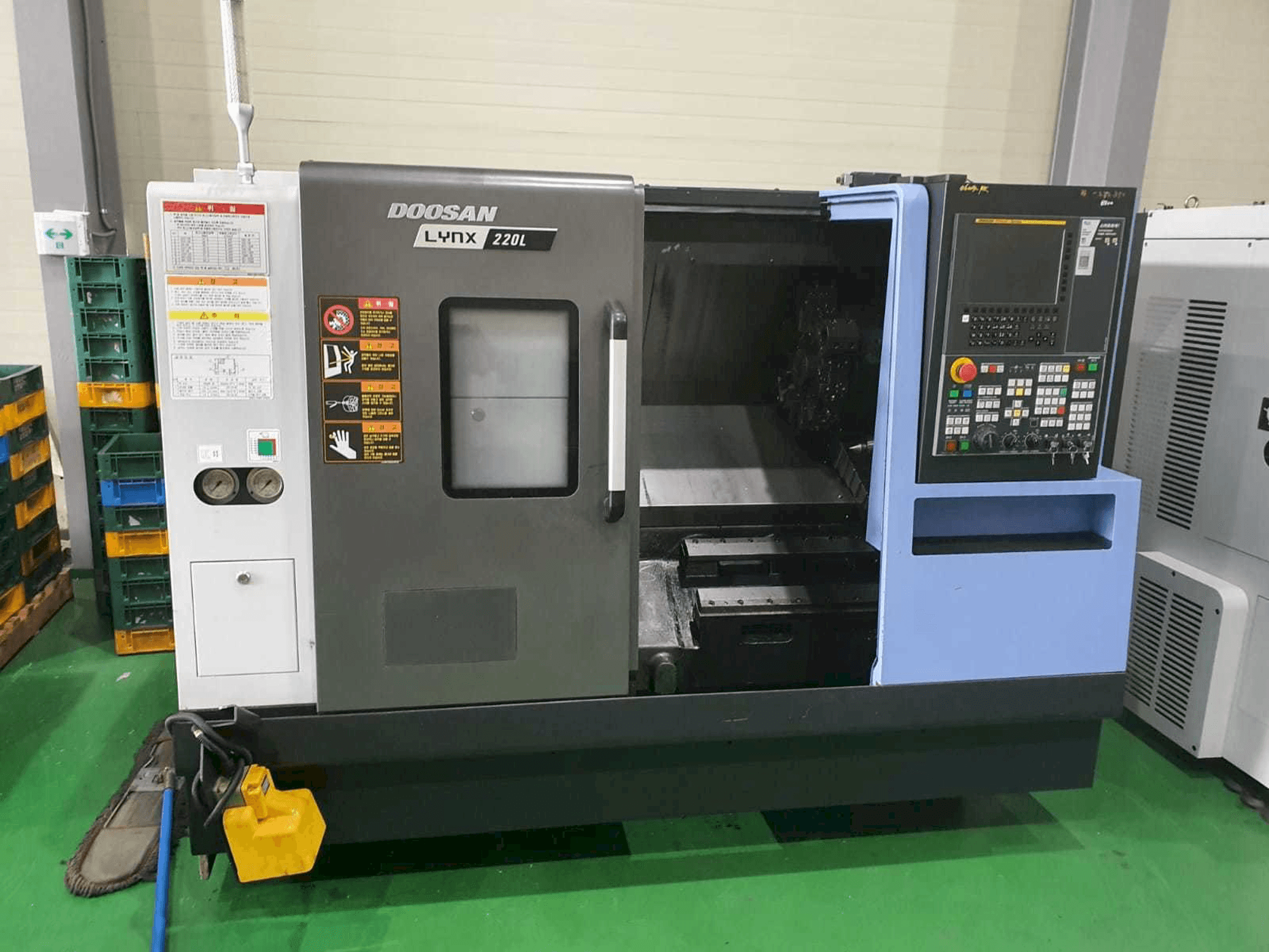 Masina Doosan LYNX 220 LC eestvaade
