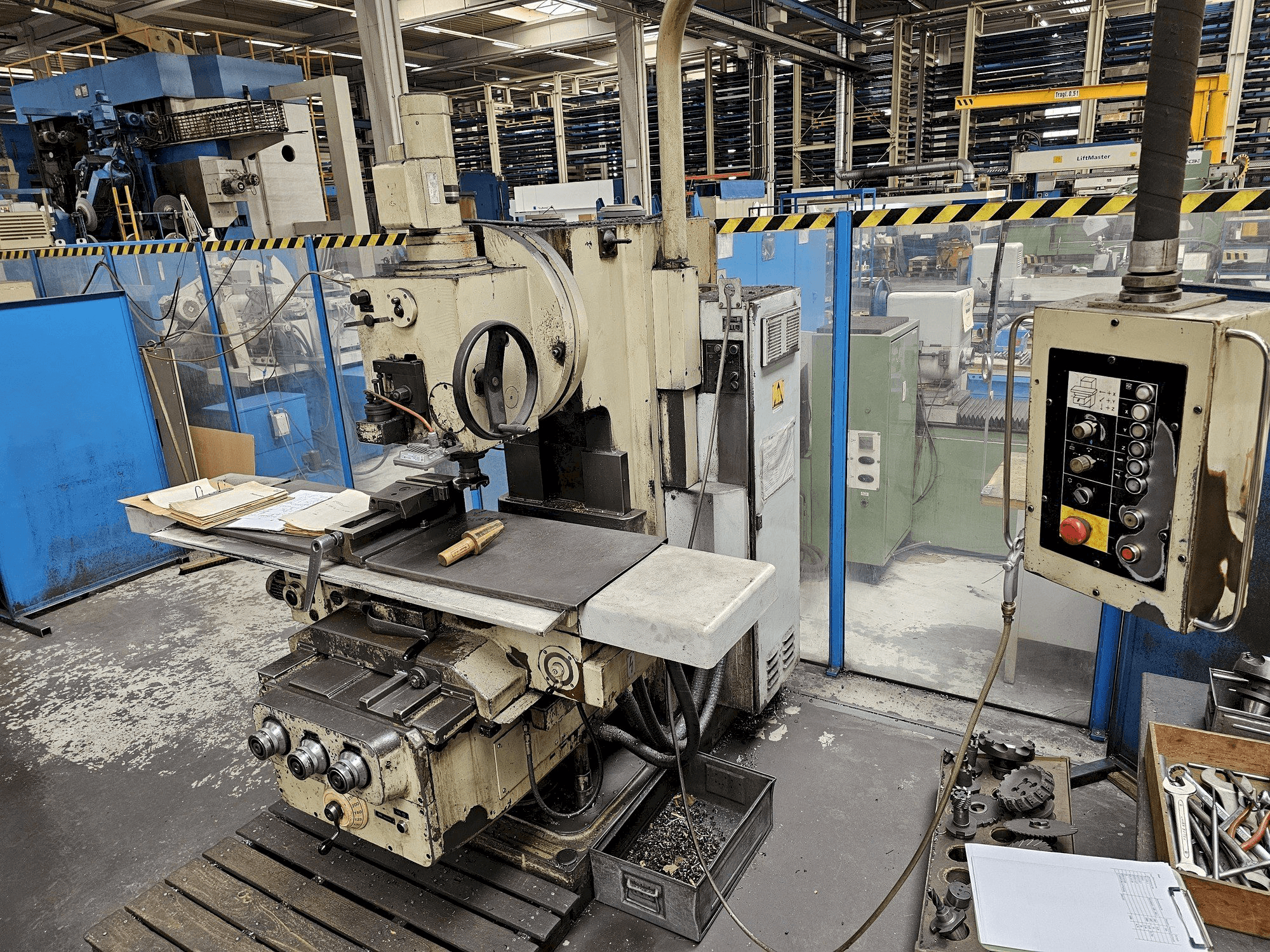 Masina VEB FSS 400/E eestvaade