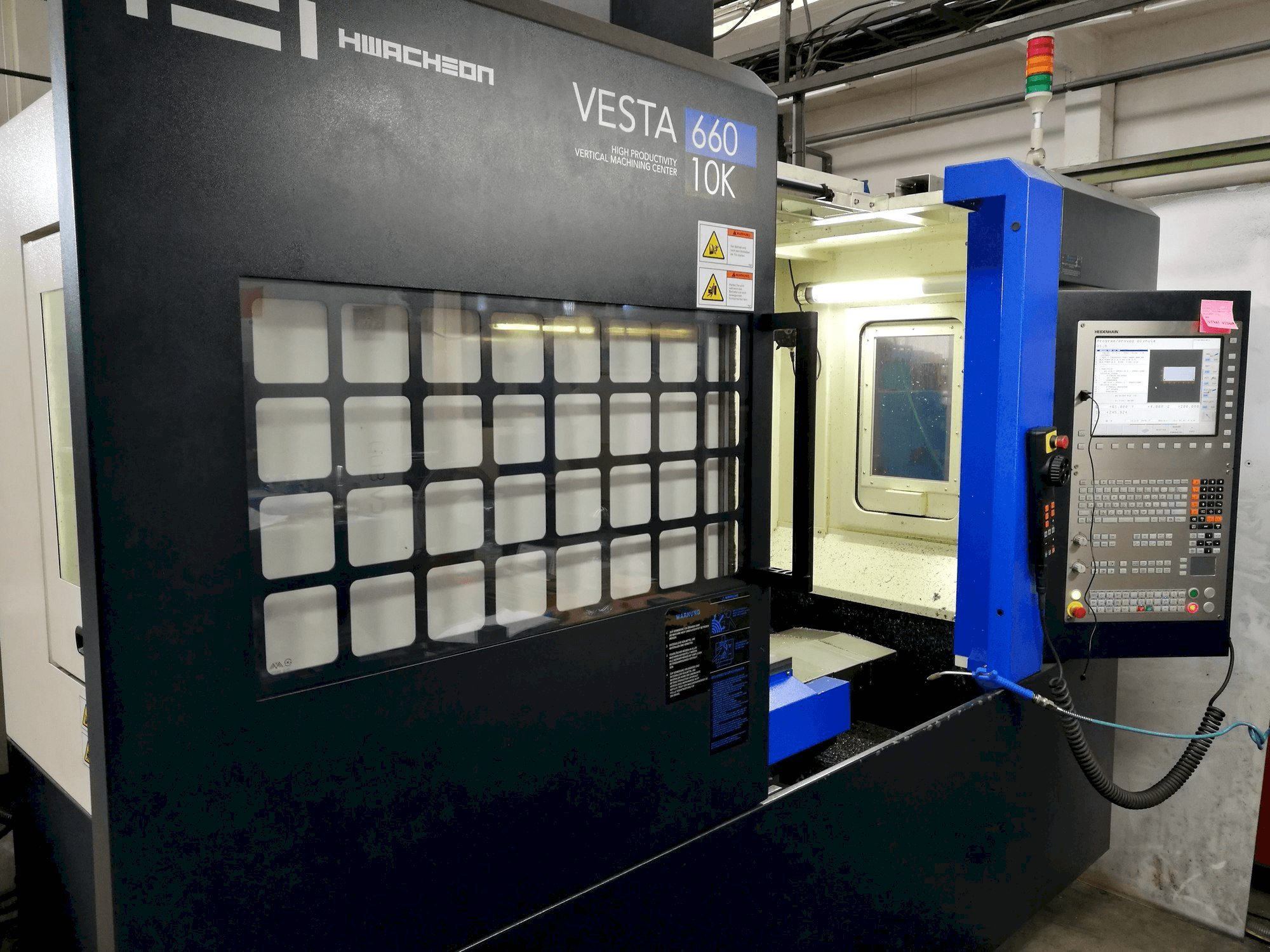 Masina HWACHEON Vesta-600 eestvaade