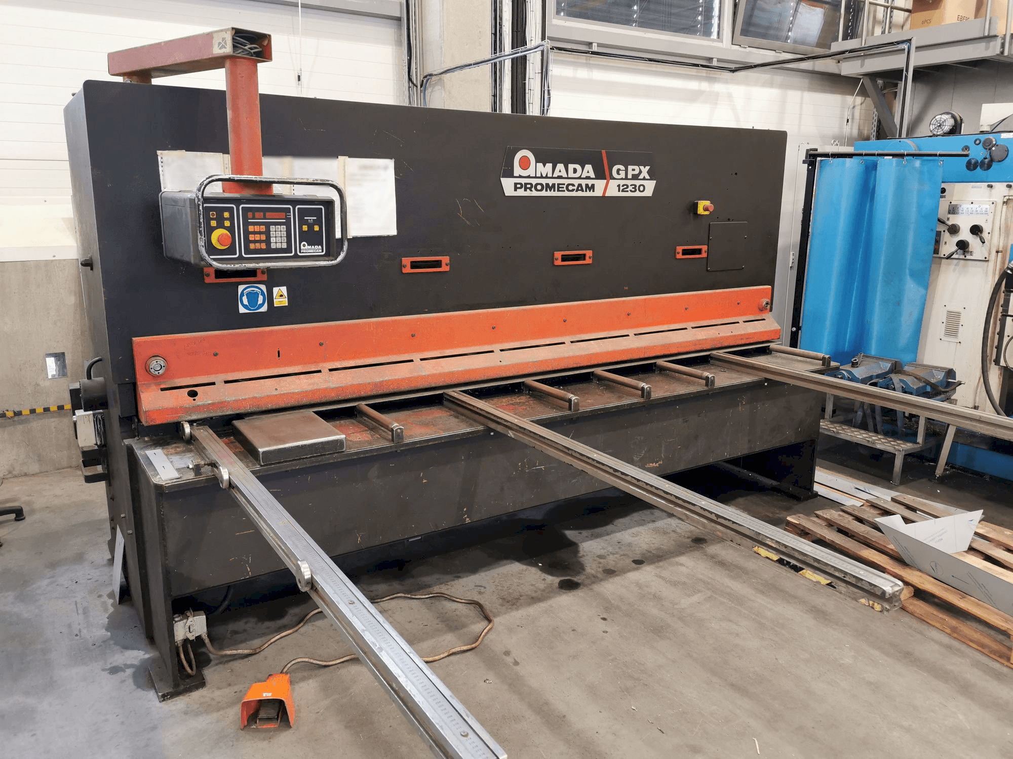 Masina AMADA GPX 1230 eestvaade