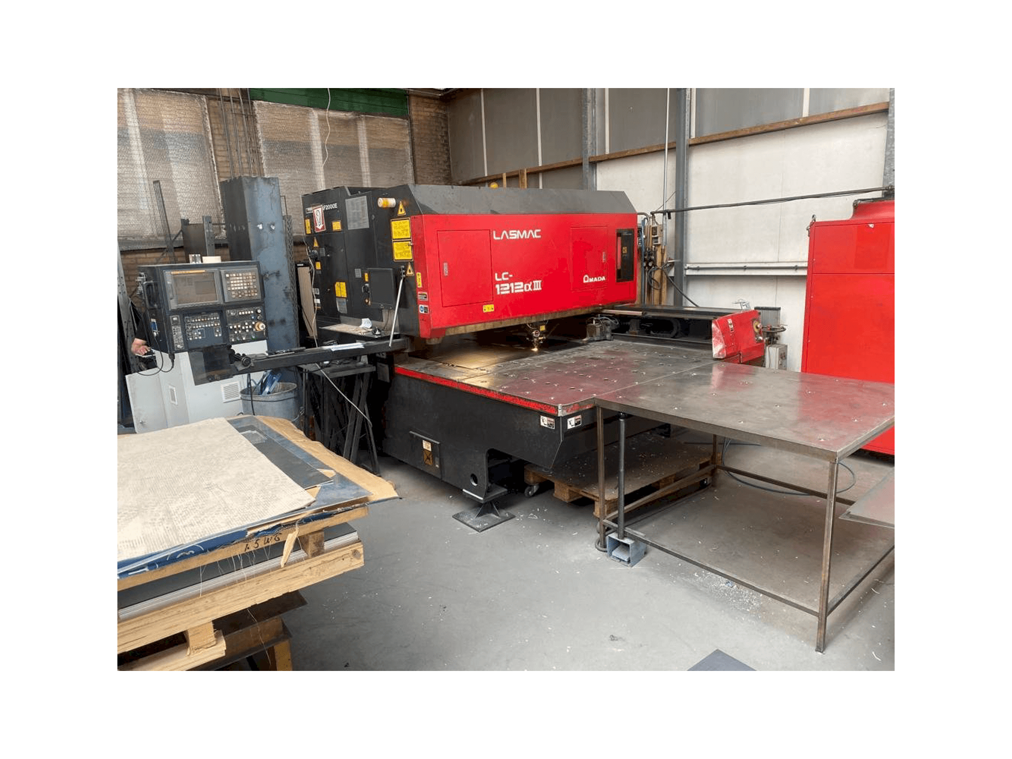Masina AMADA LC 1212 A3 eestvaade