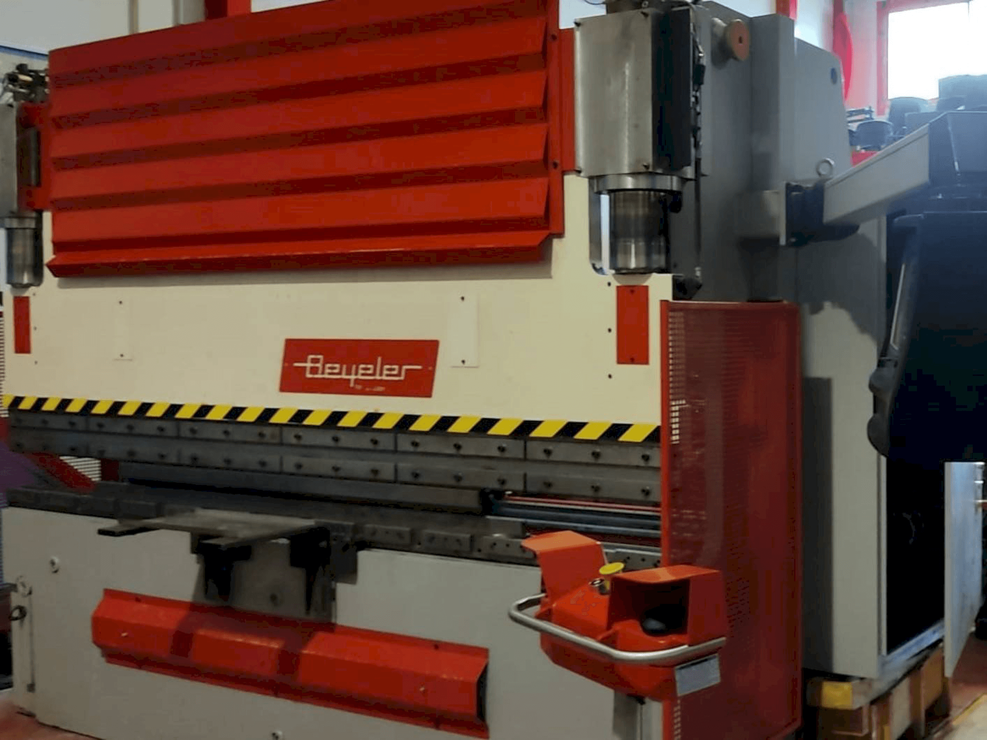 Masina BEYELER PR6 1500 x 3100 eestvaade