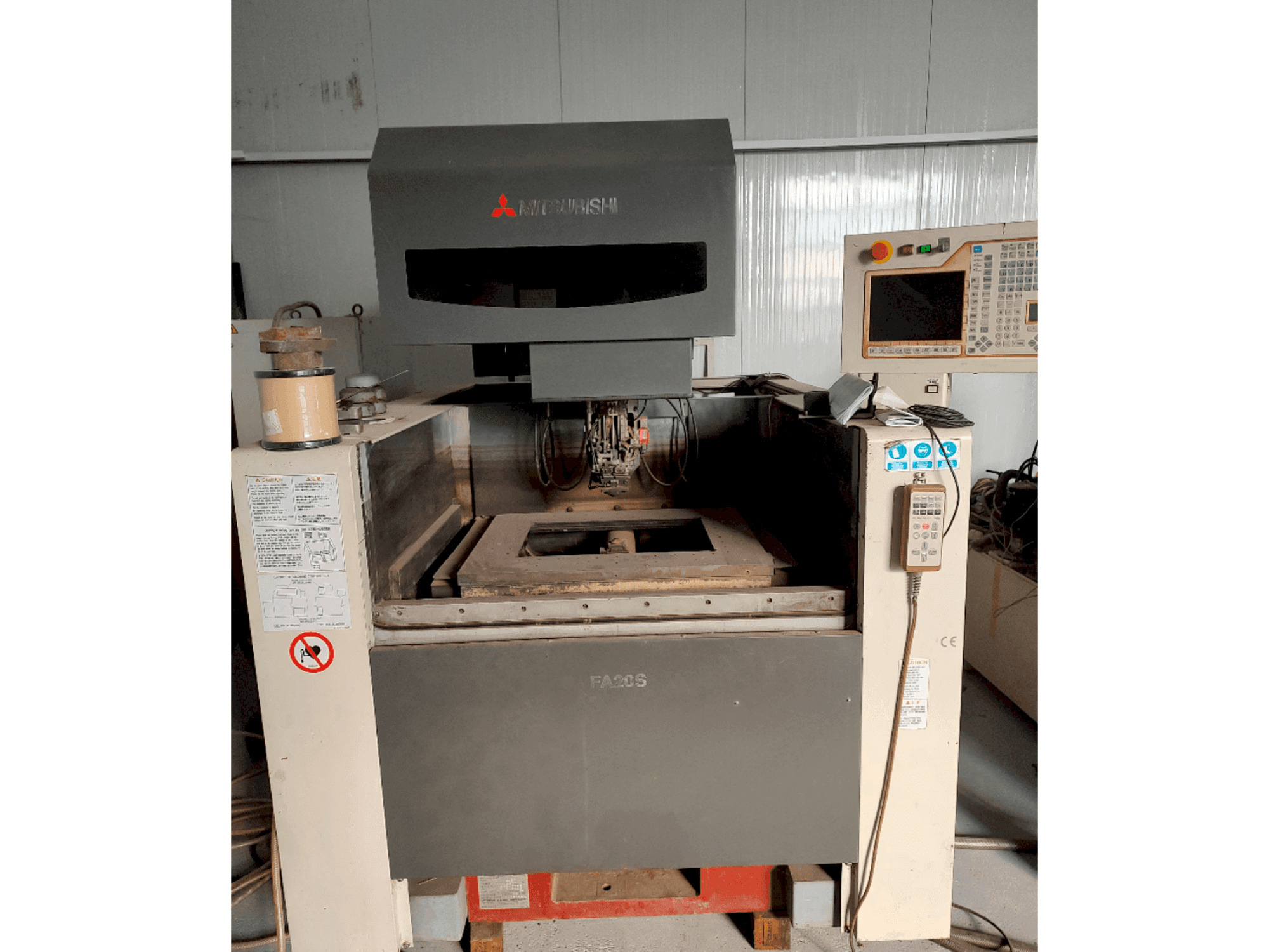 Masina Mitsubishi FA20SM eestvaade