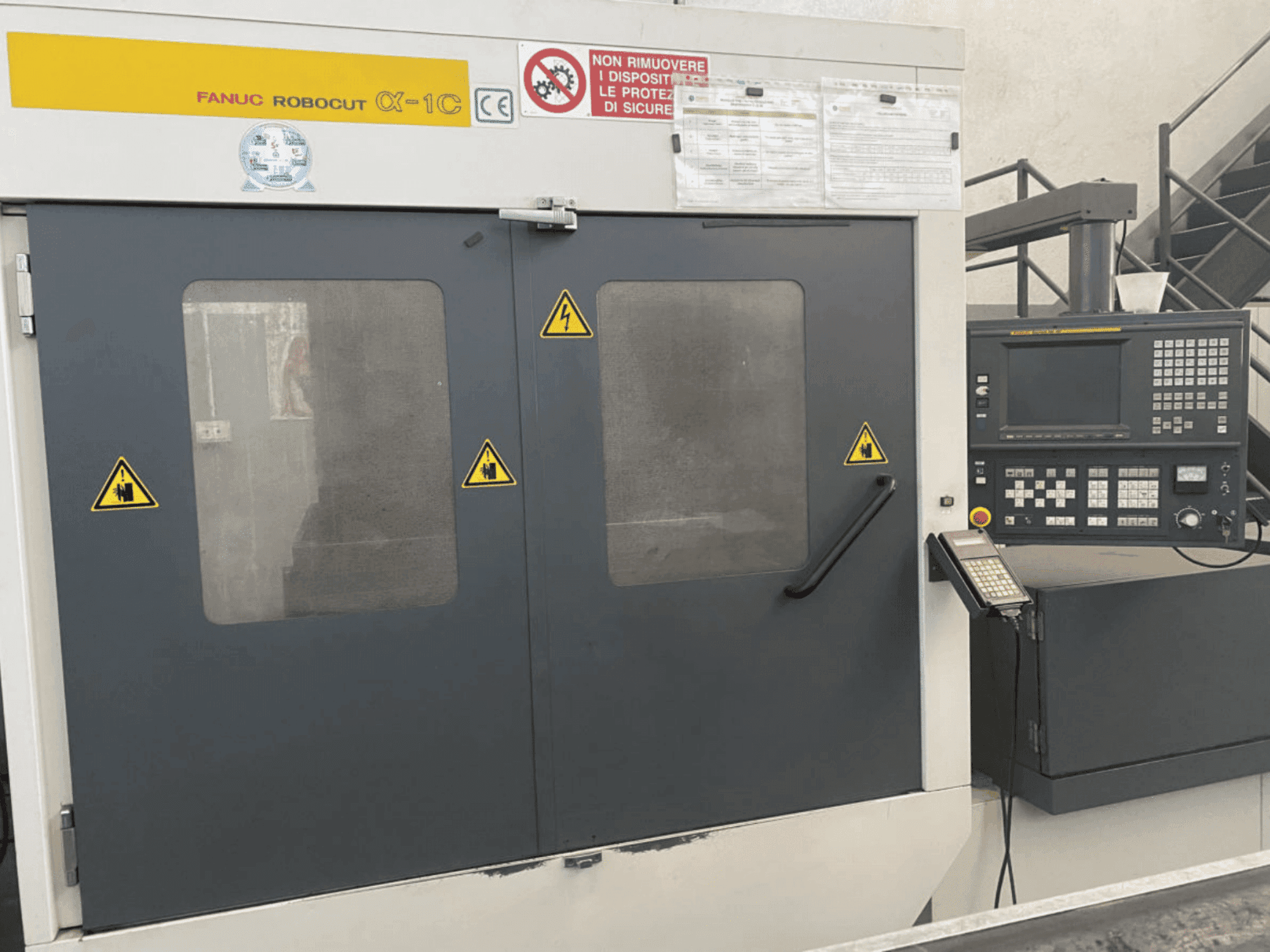 Masina FANUC Robocut alpha-1C eestvaade