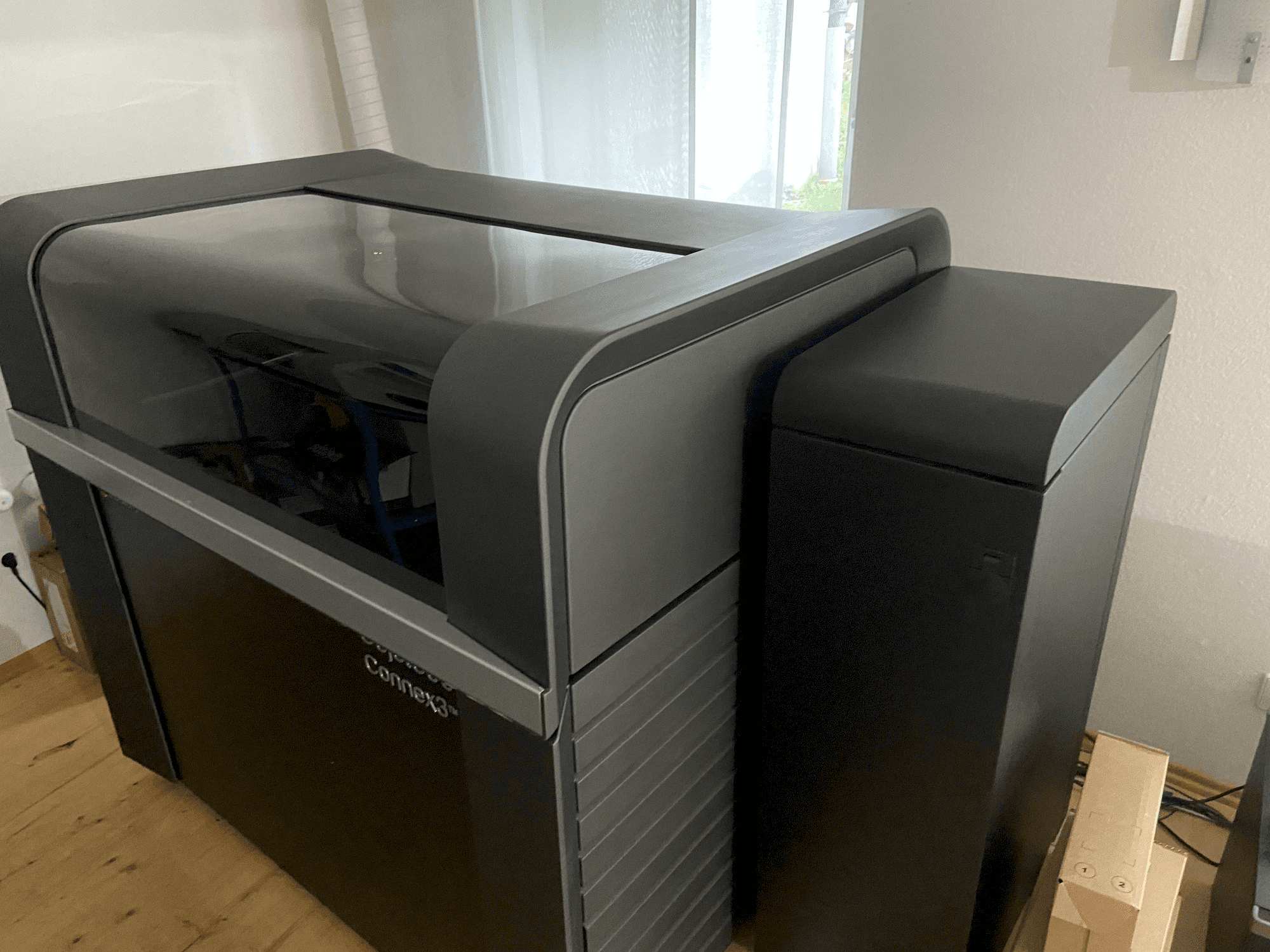 Masina Stratasys Objet500 Connex3 eestvaade