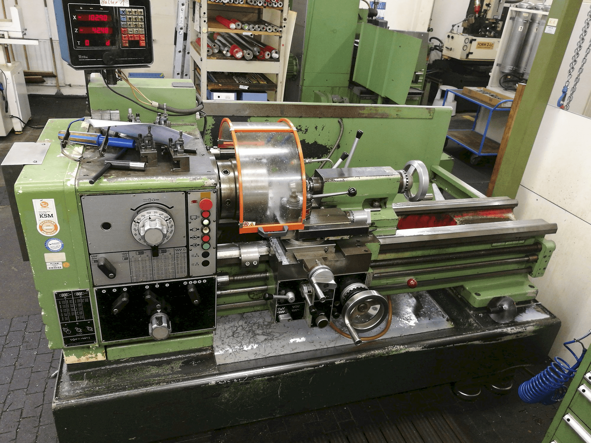 Masina Harrison M400 eestvaade