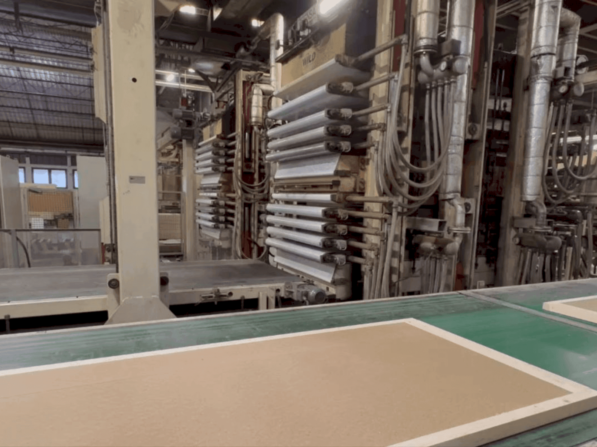 Masina WILD Door leaf press line eestvaade