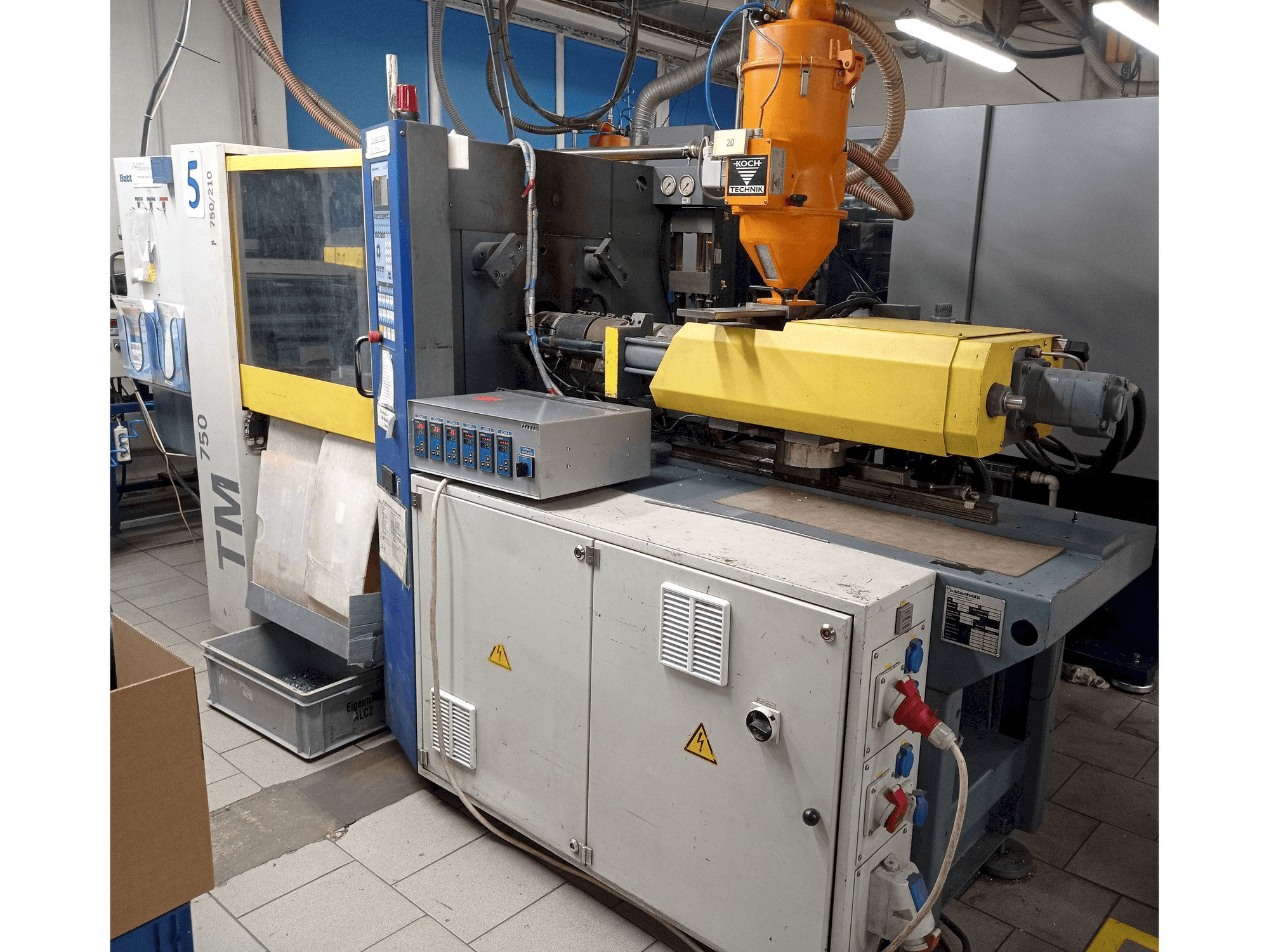 Masina Battenfeld TM 750/210 eestvaade