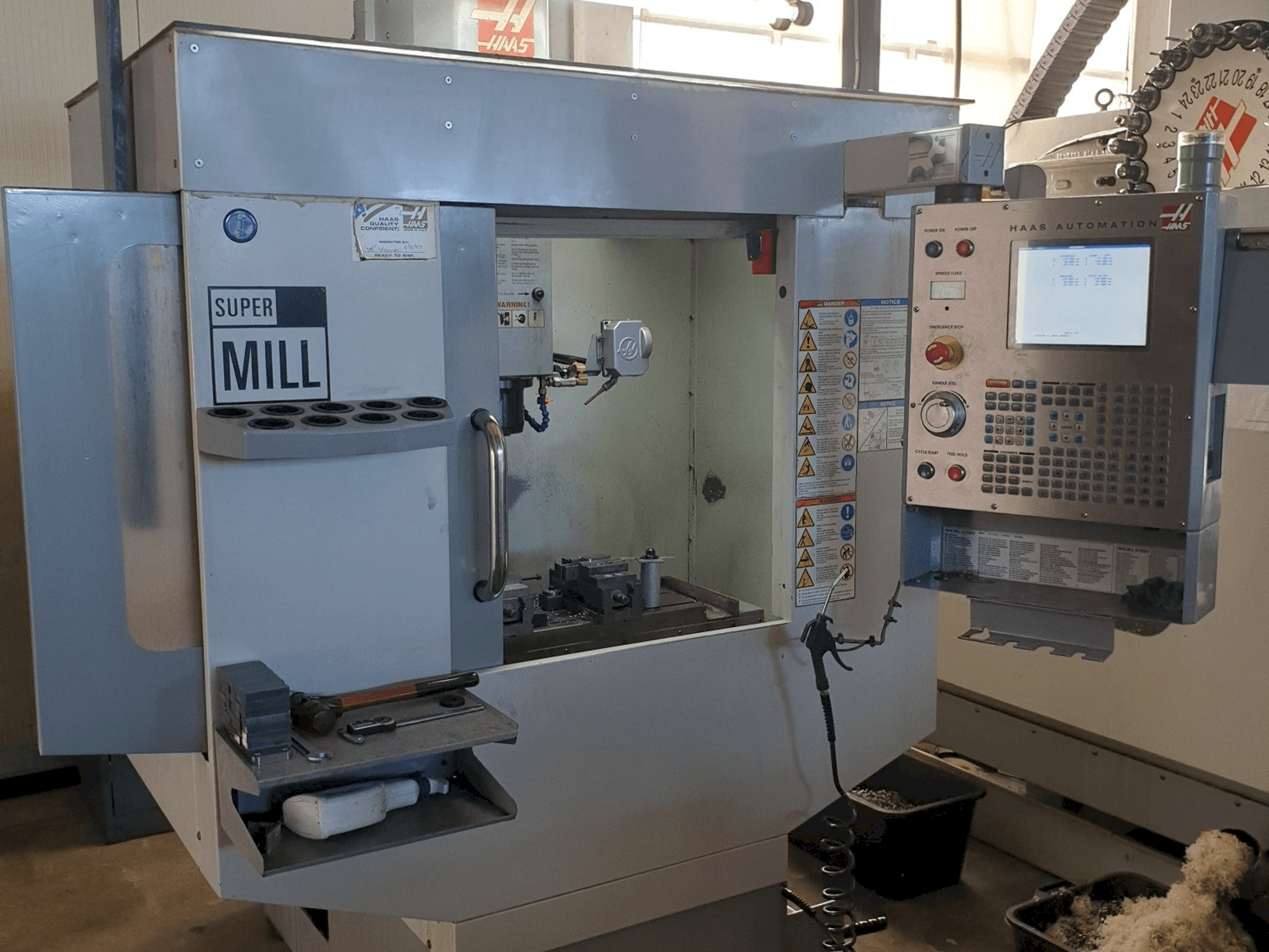 Masina HAAS SUPER MINI MILL eestvaade