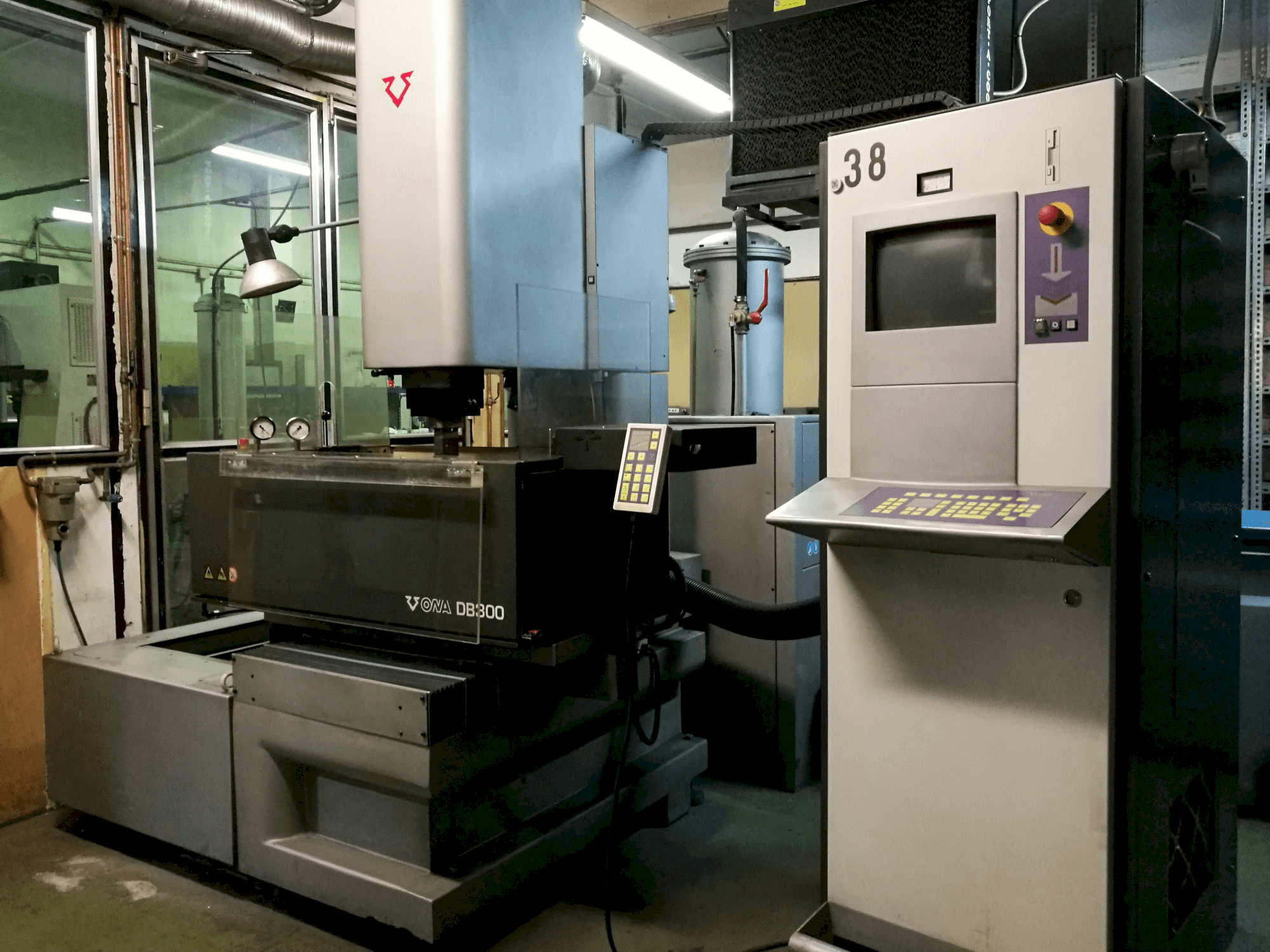 Masinavaade ONA DB300 paremalt