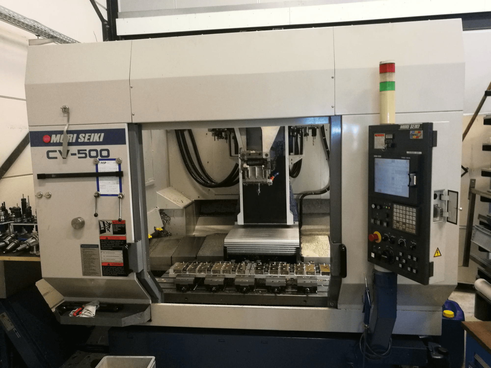 Masina MORI SEIKI CV-500B eestvaade