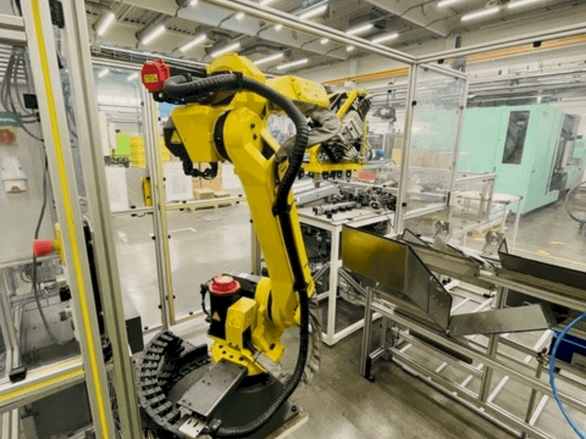 Masina FANUC M-20ia 35M eestvaade