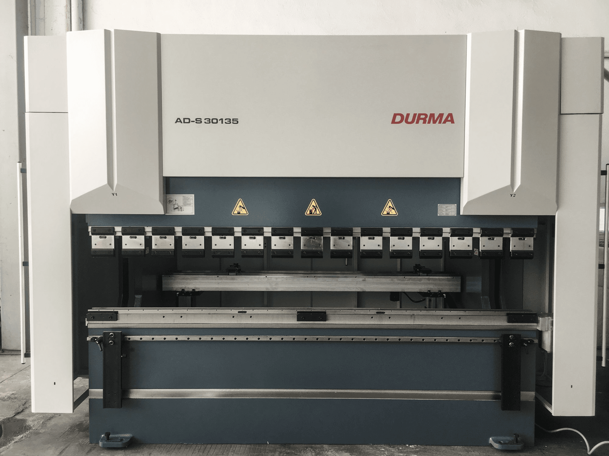 Masina Durma AD-S 30135 eestvaade