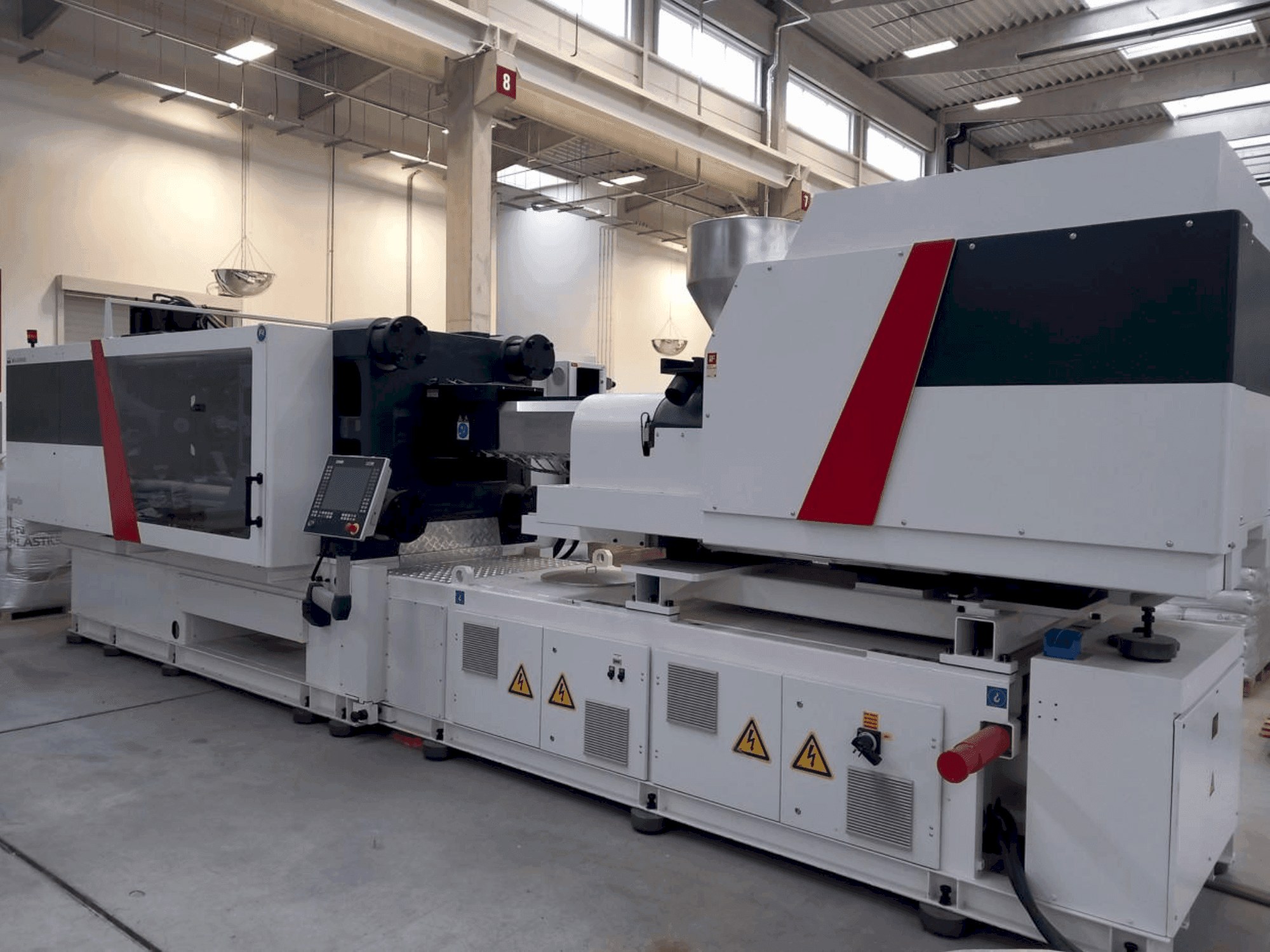 Masina Milacron Elektron Evo 450 eestvaade