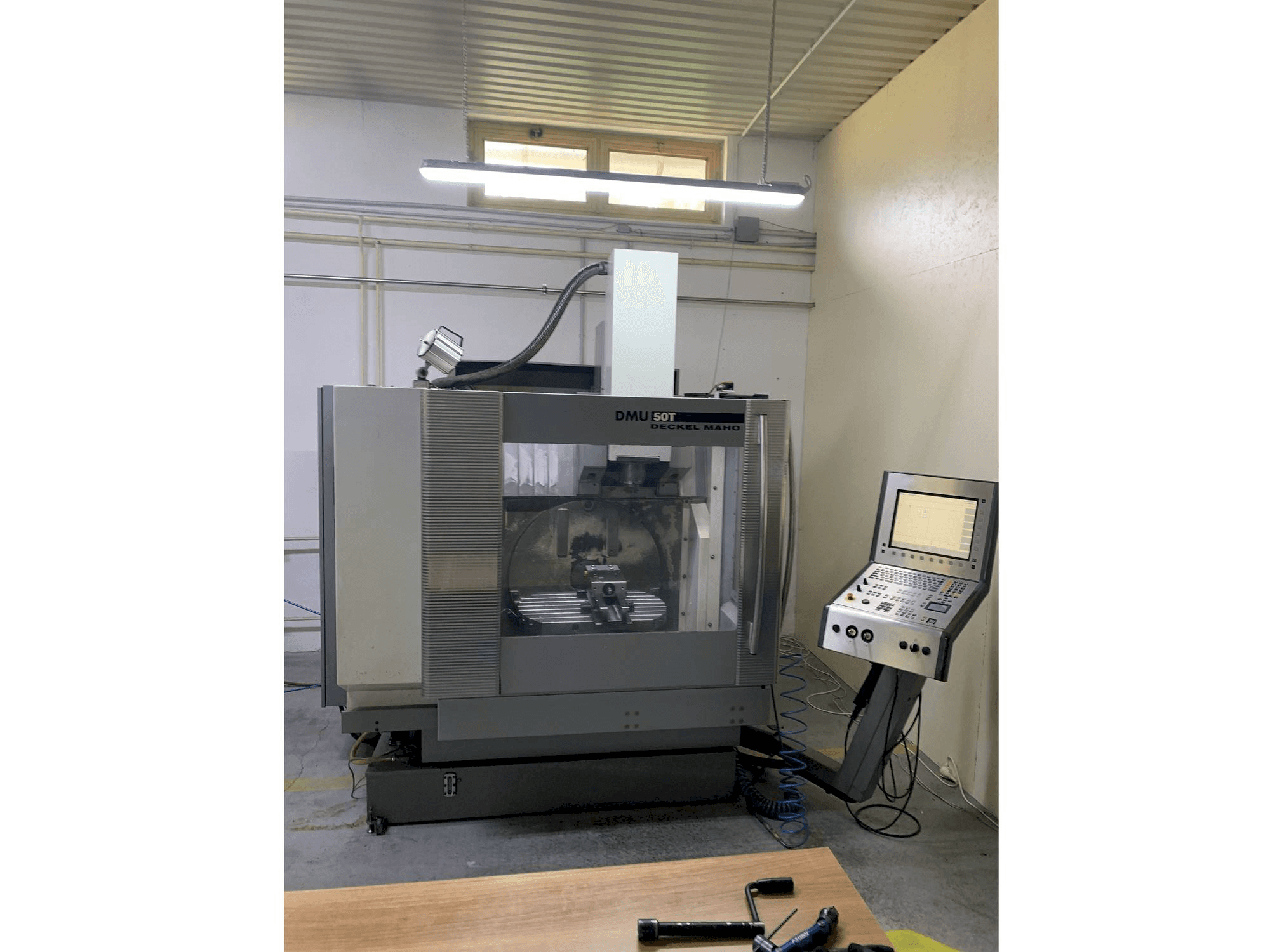 Masina DECKEL MAHO DMU 50T eestvaade
