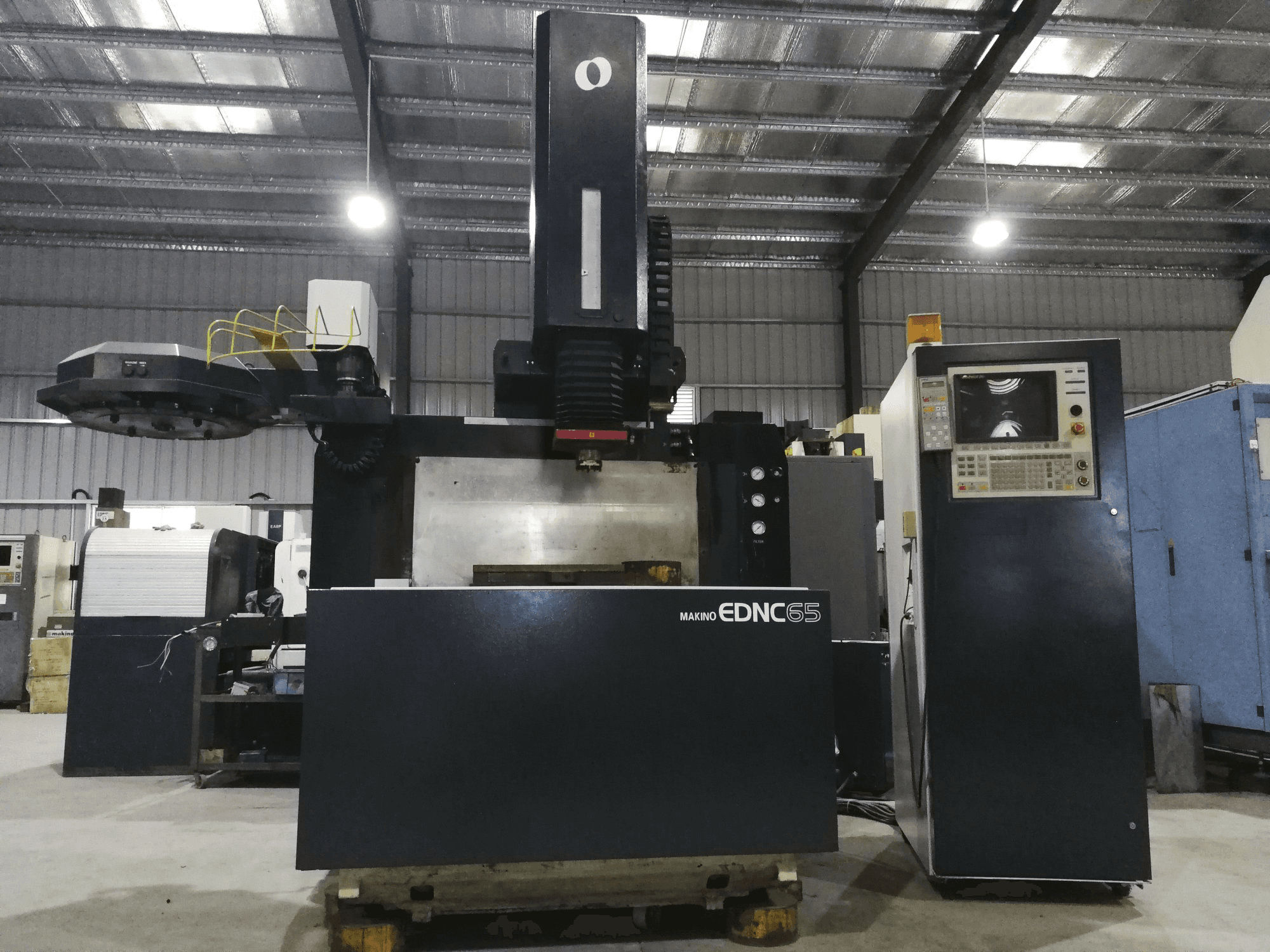 Masina Makino EDNC65 eestvaade