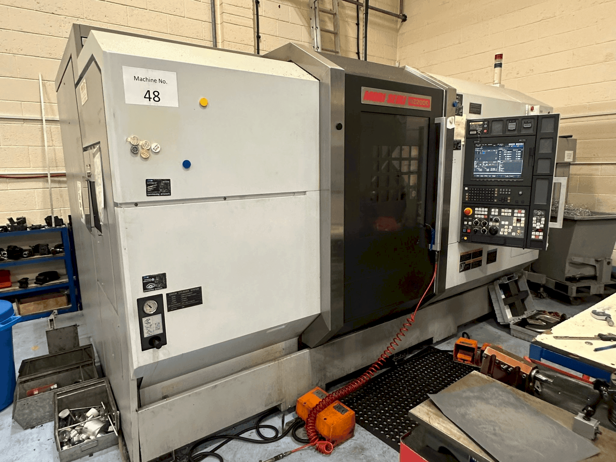 Masina MORI SEIKI NZ2000 eestvaade