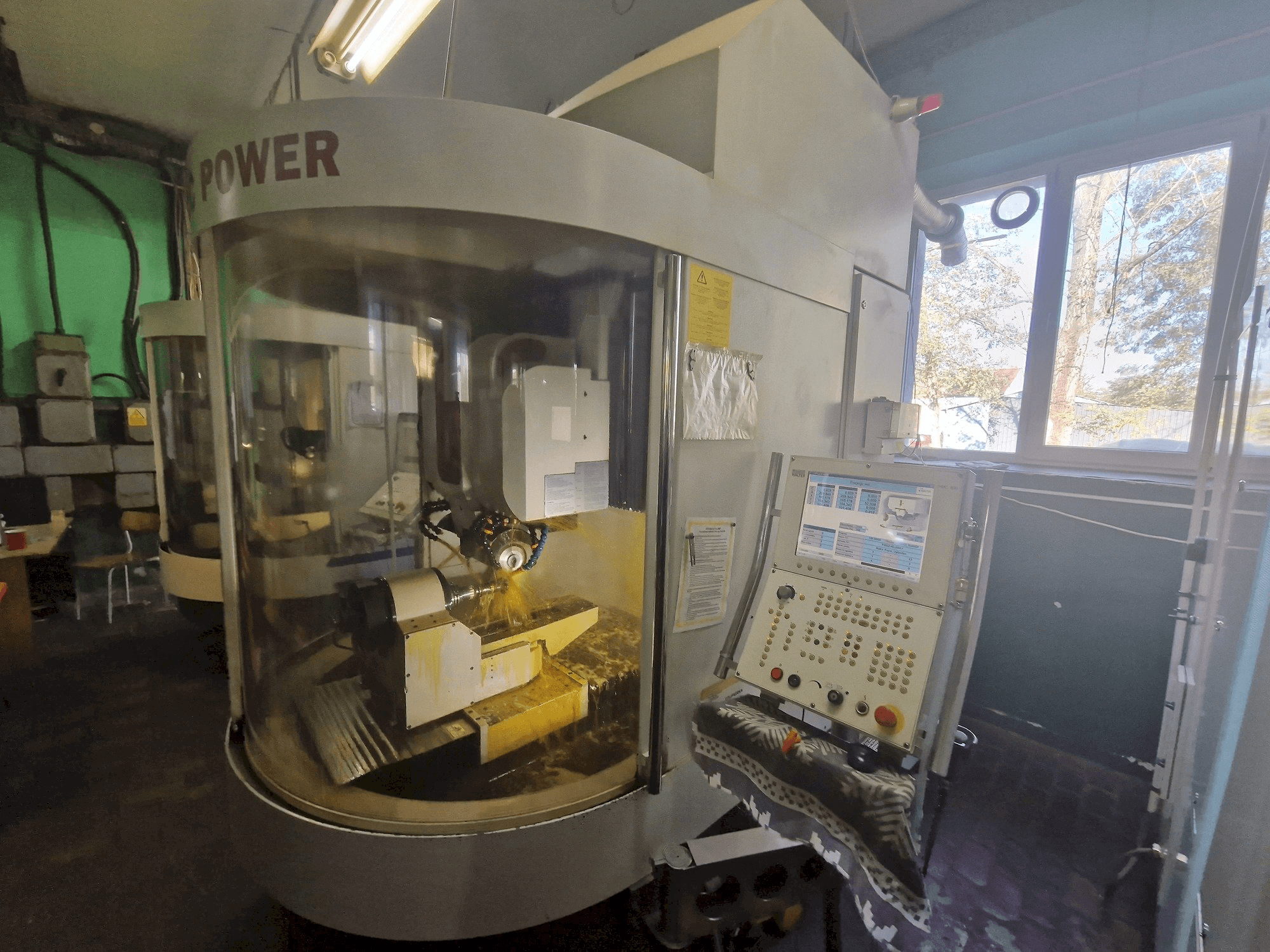 Masina WALTER Helitronic Power eestvaade