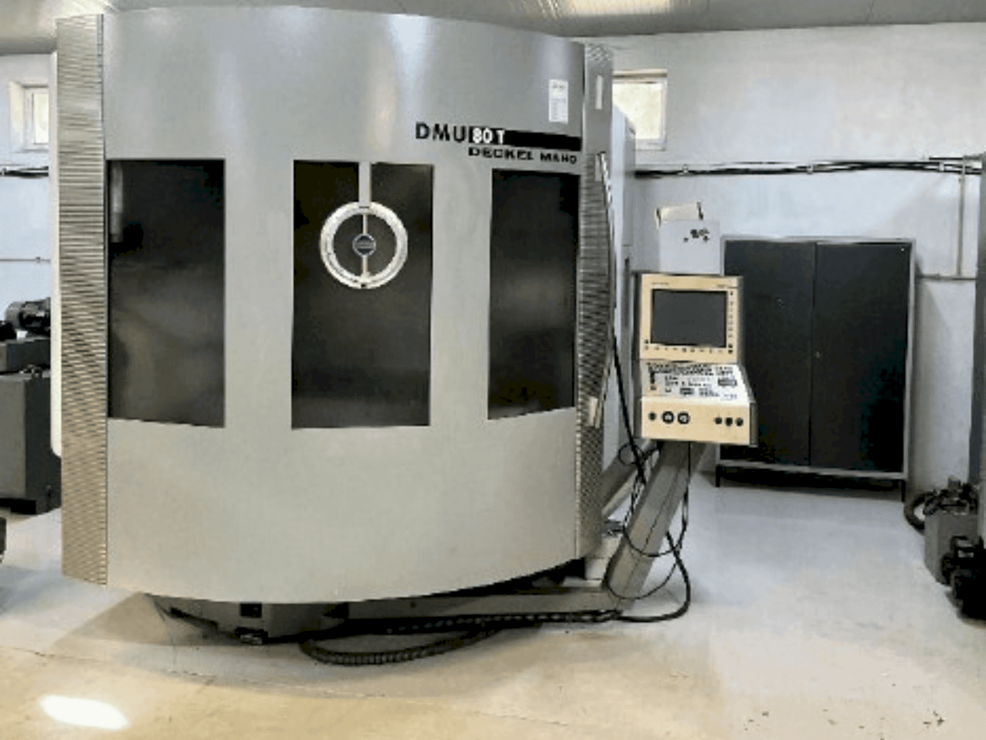 Masina DMG DECKEL MAHO DMU 80T eestvaade