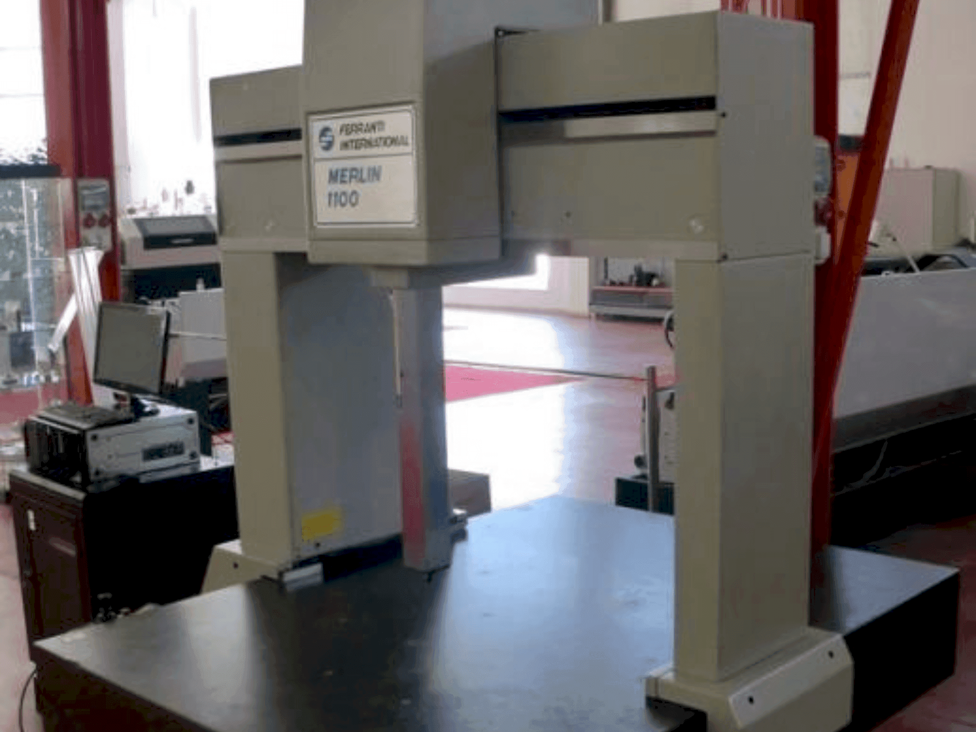 Masina FERRANTI INTERNATIONAL MERLIN 1100 eestvaade