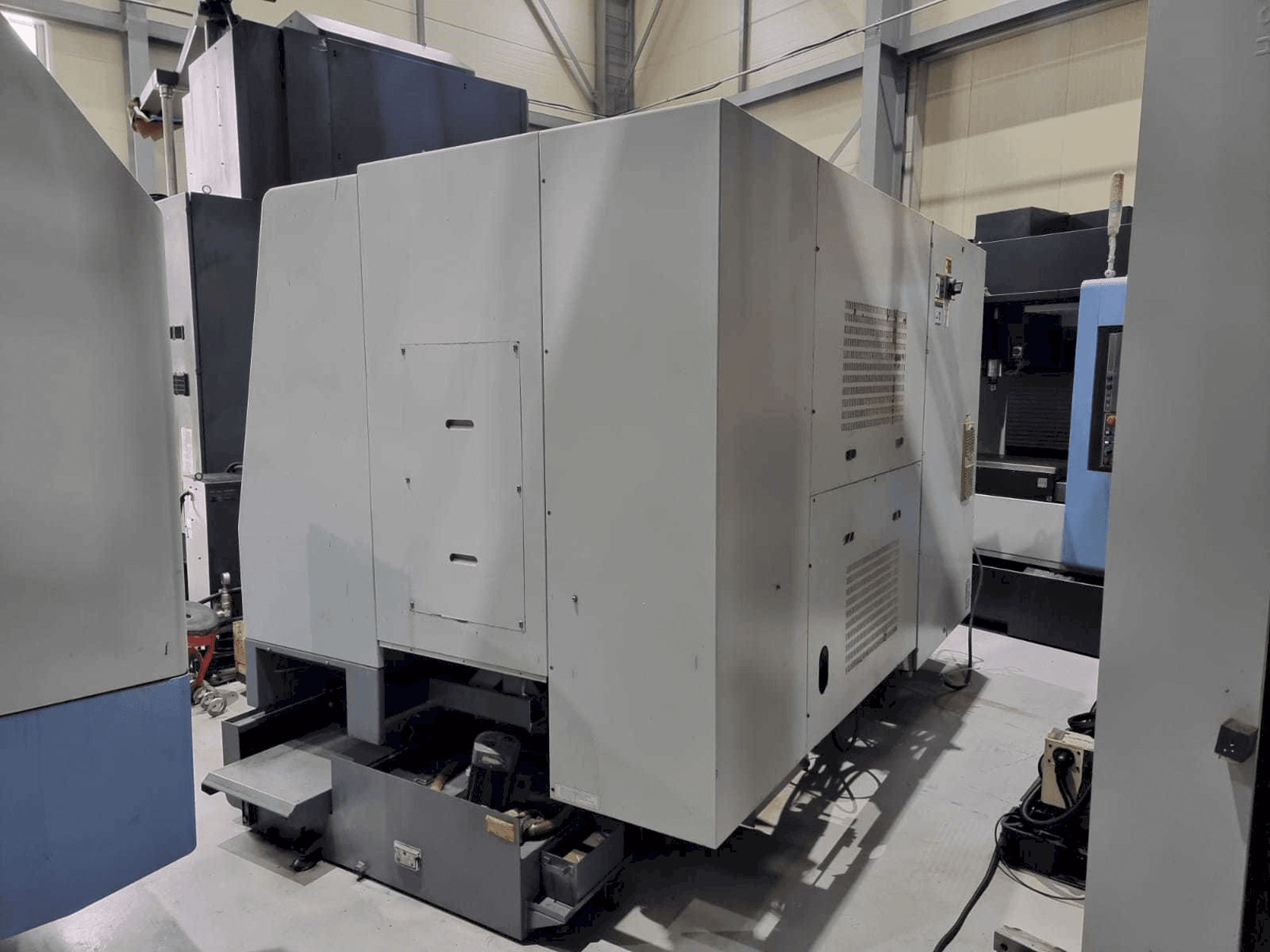 Masina Hyundai Kia SKT250Y eestvaade