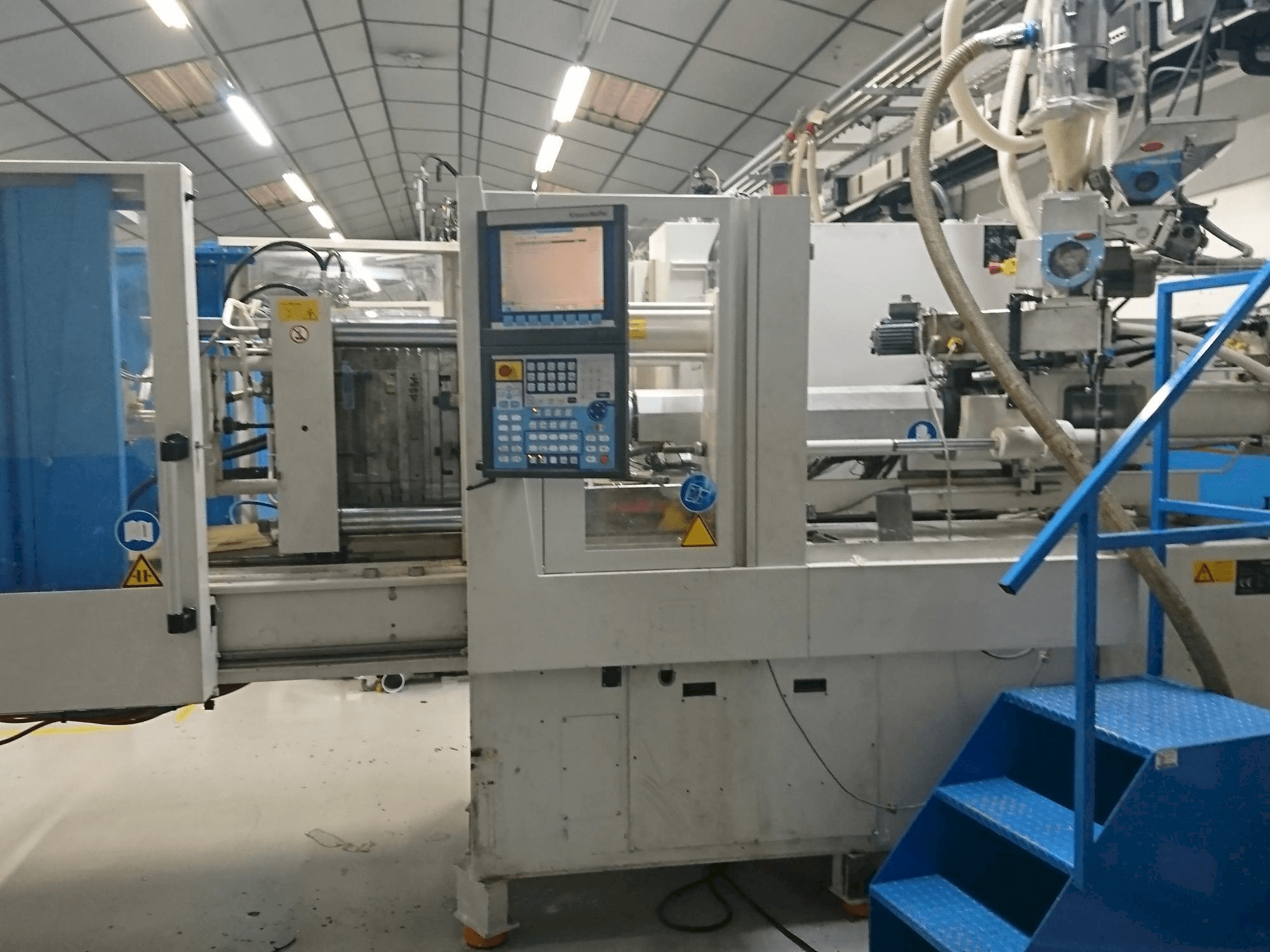 Masina Krauss Maffei 80-750 CX eestvaade