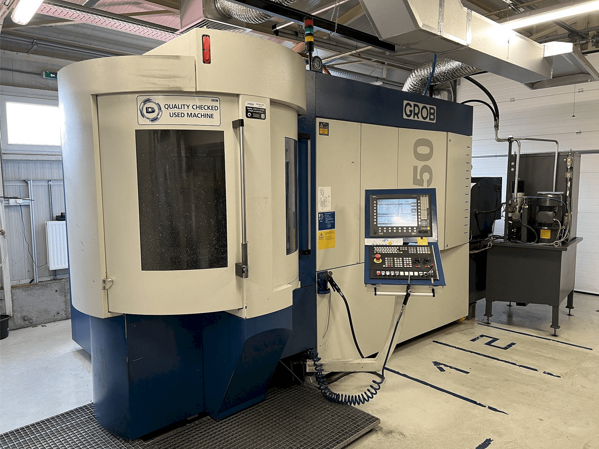 Masina GROB G350 eestvaade