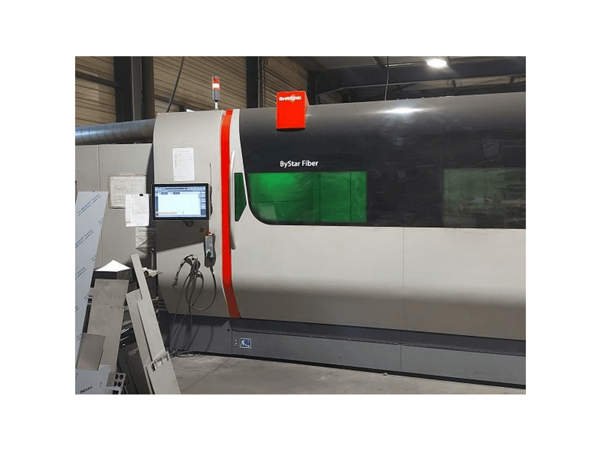 Masina Bystronic Bystar fiber eestvaade